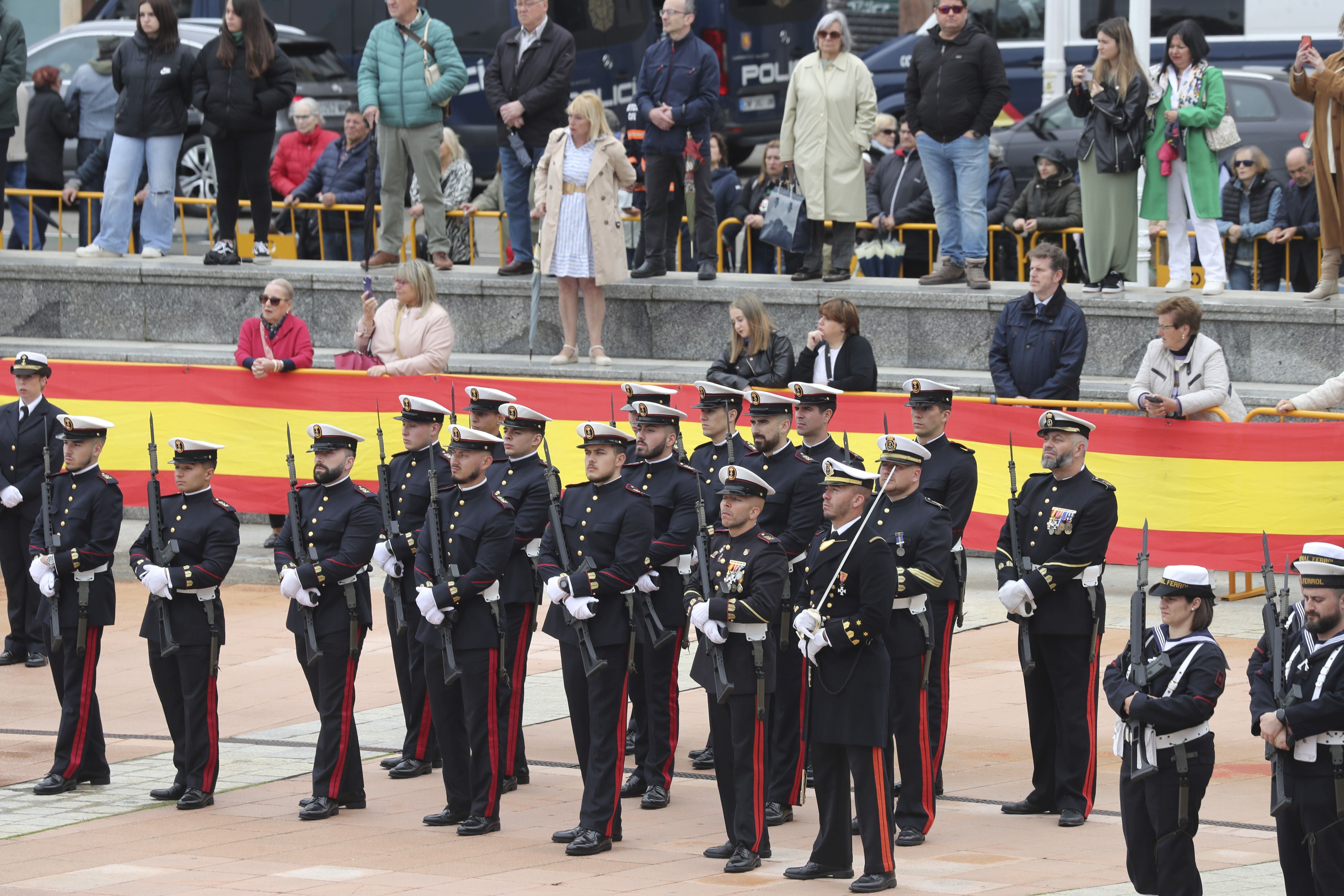 Las imágenes de la jura de bandera en Gijón (5)