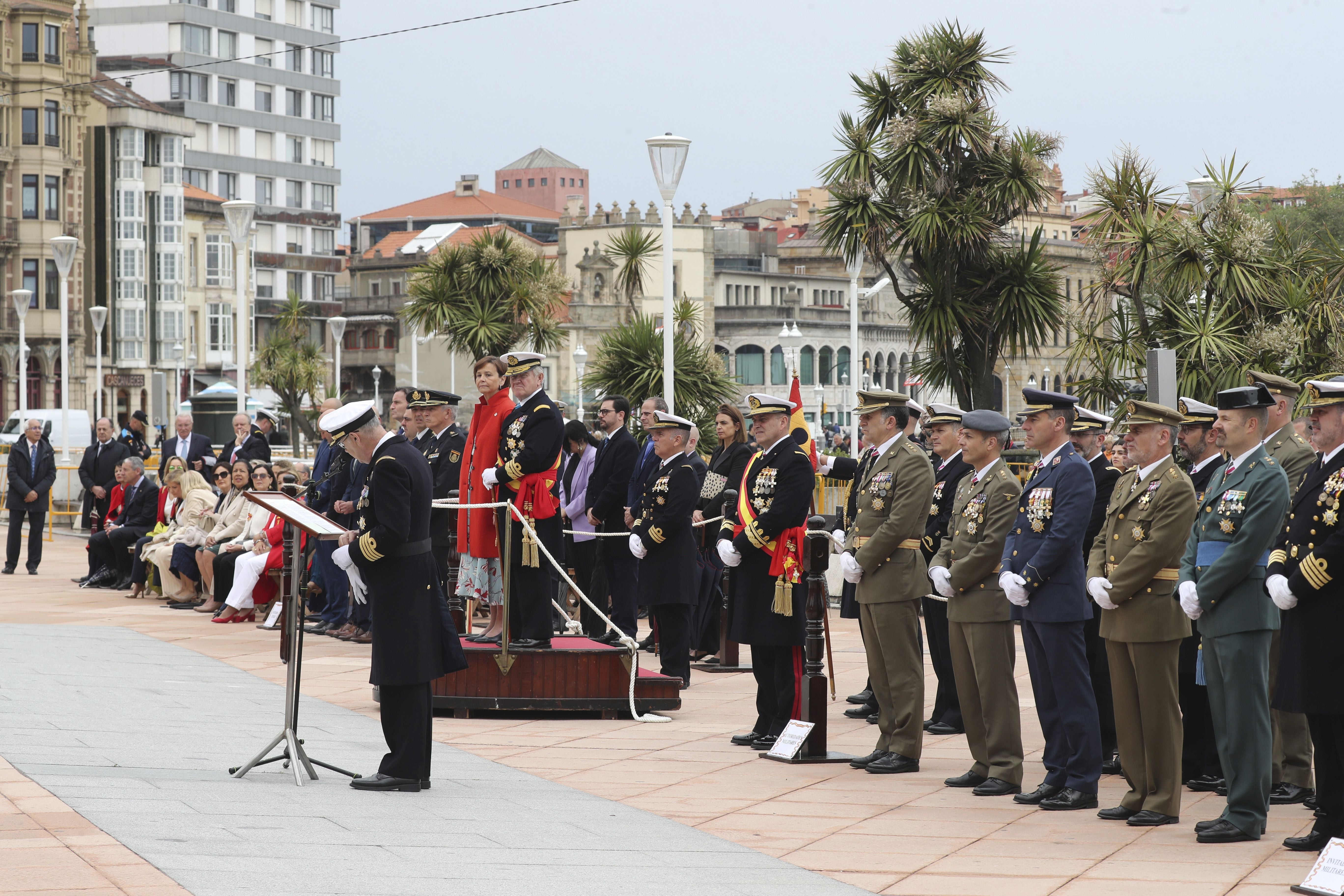 Las imágenes de la jura de bandera en Gijón (5)