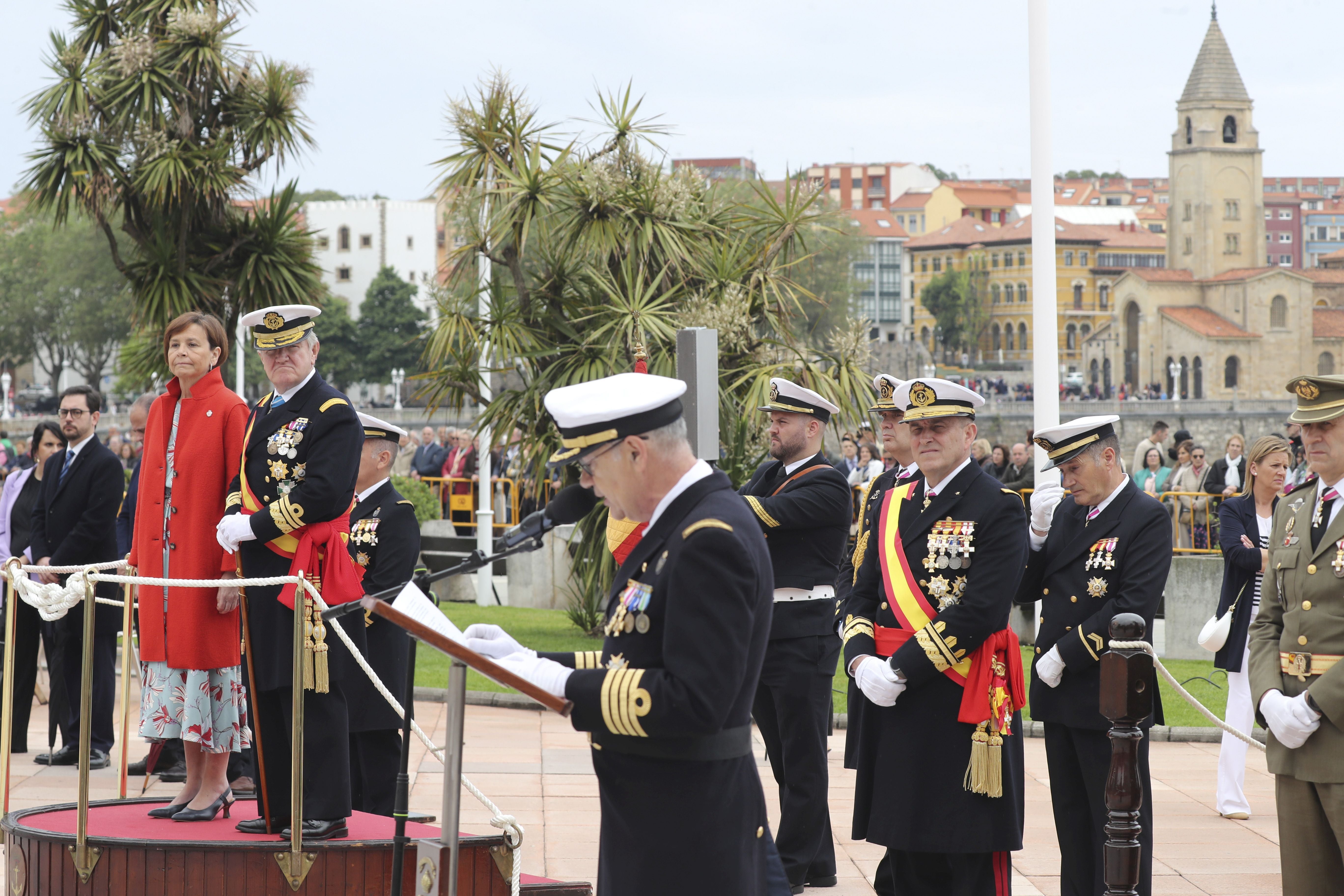 Las imágenes de la jura de bandera en Gijón (5)