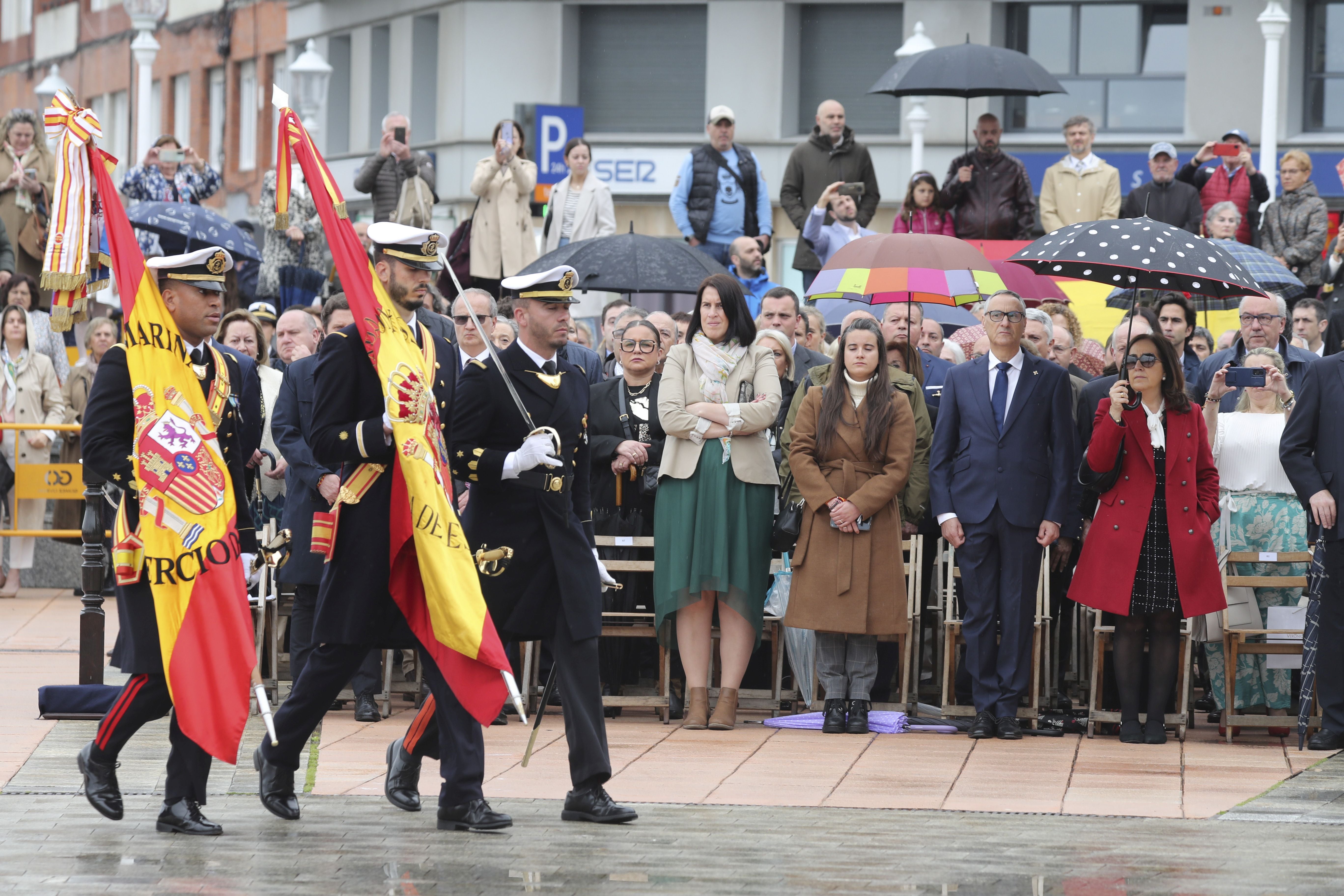 Las imágenes de la jura de bandera en Gijón (1)