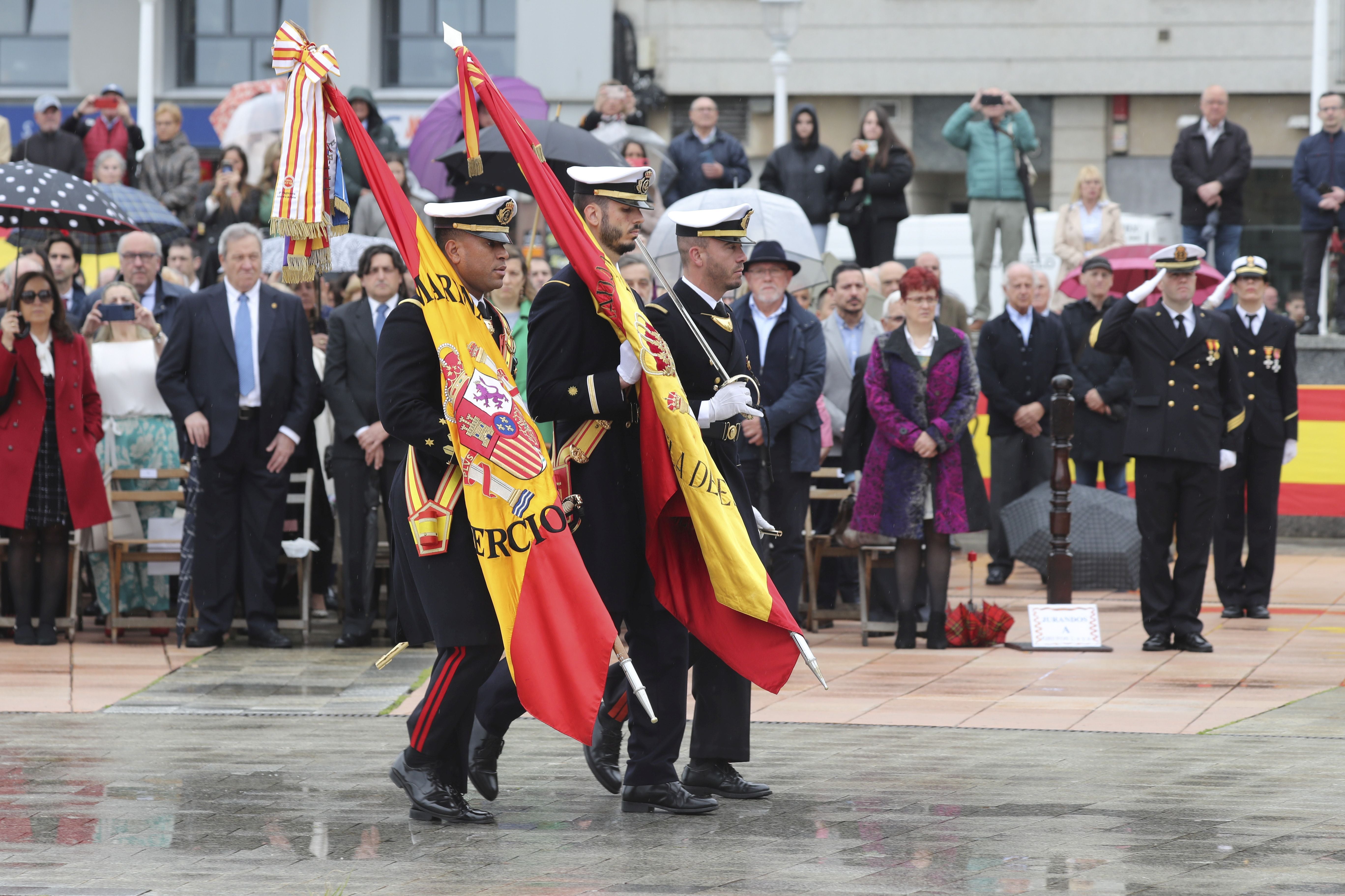 Las imágenes de la jura de bandera en Gijón (1)