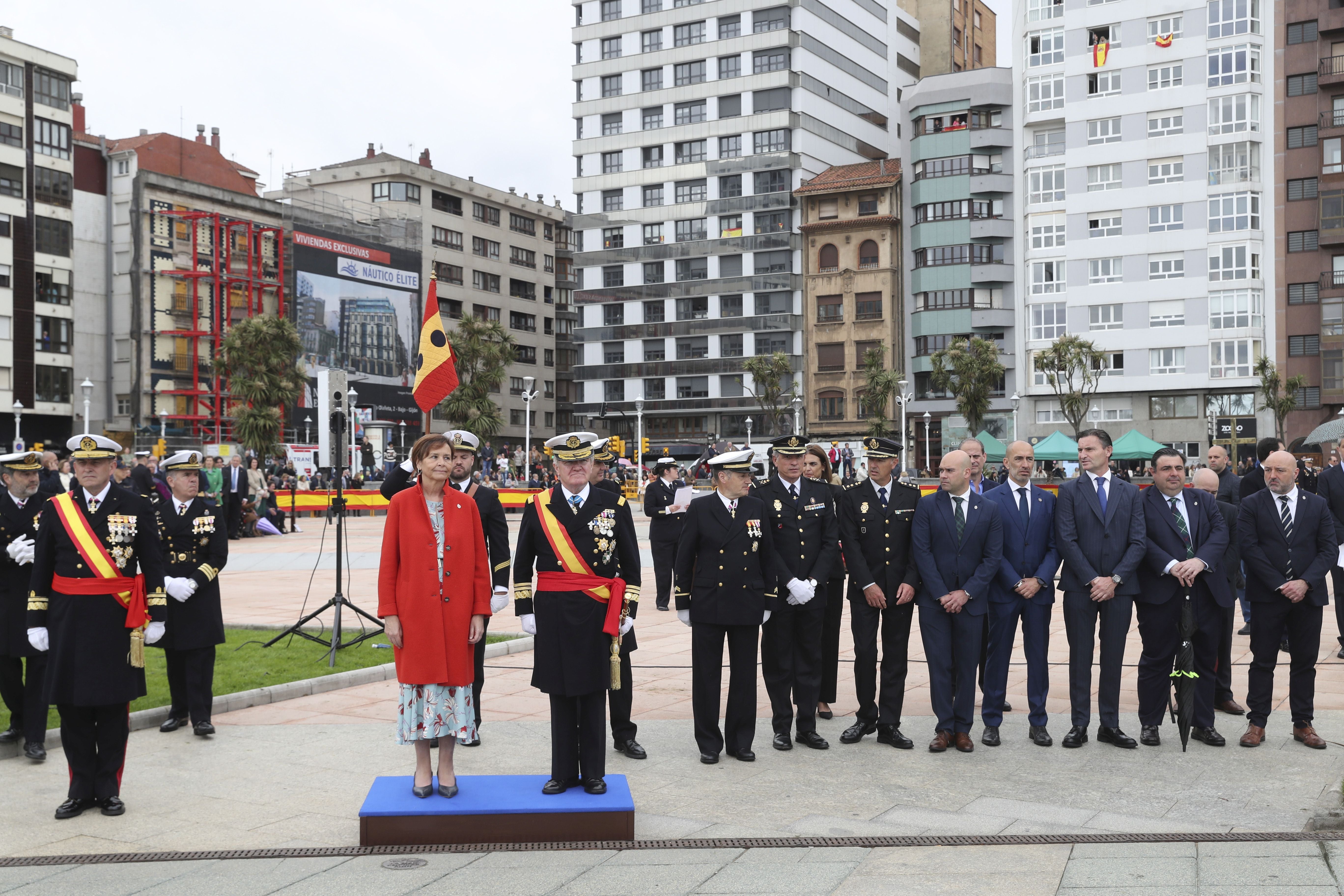 Las imágenes de la jura de bandera en Gijón (5)