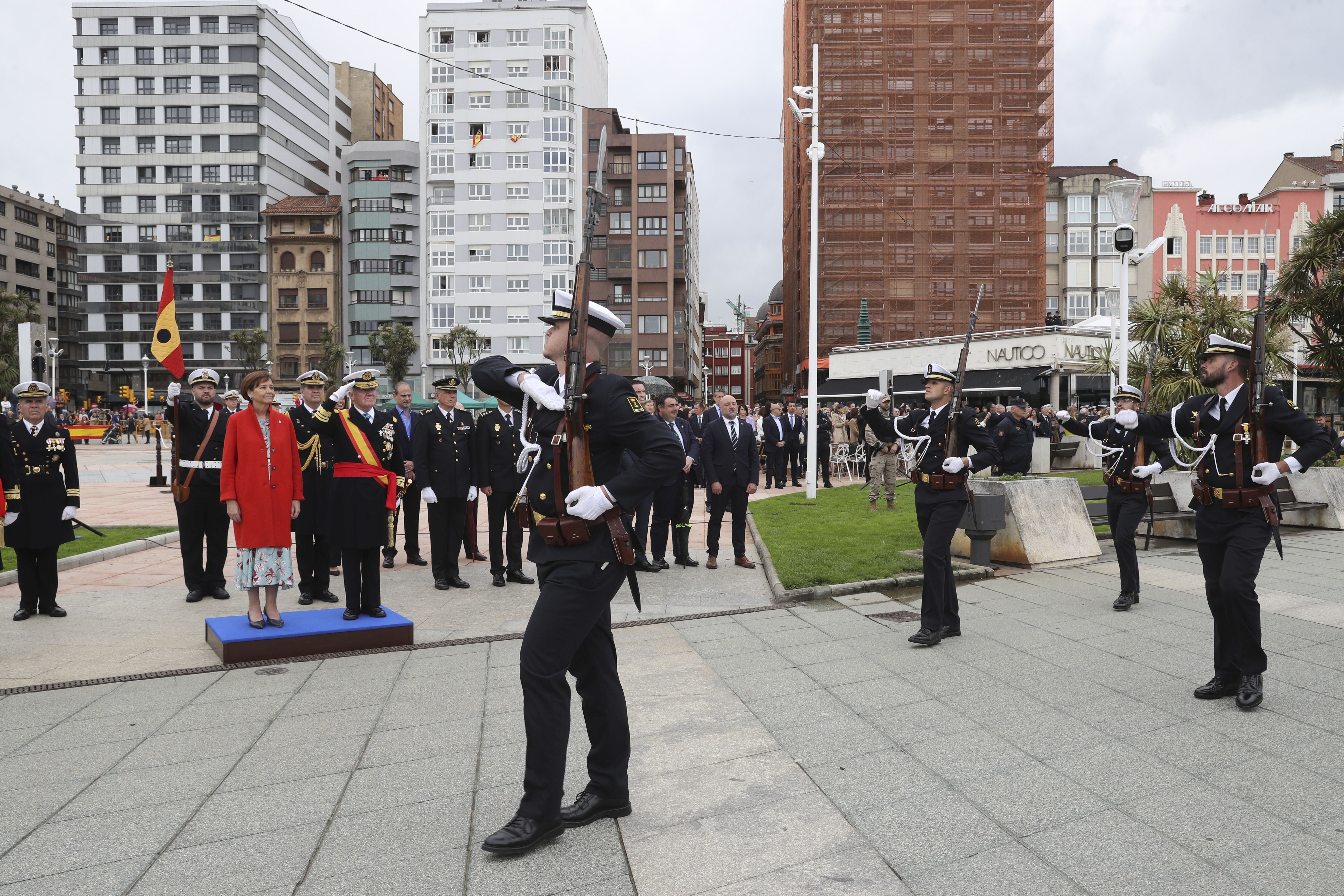 Las imágenes de la jura de bandera en Gijón (5)