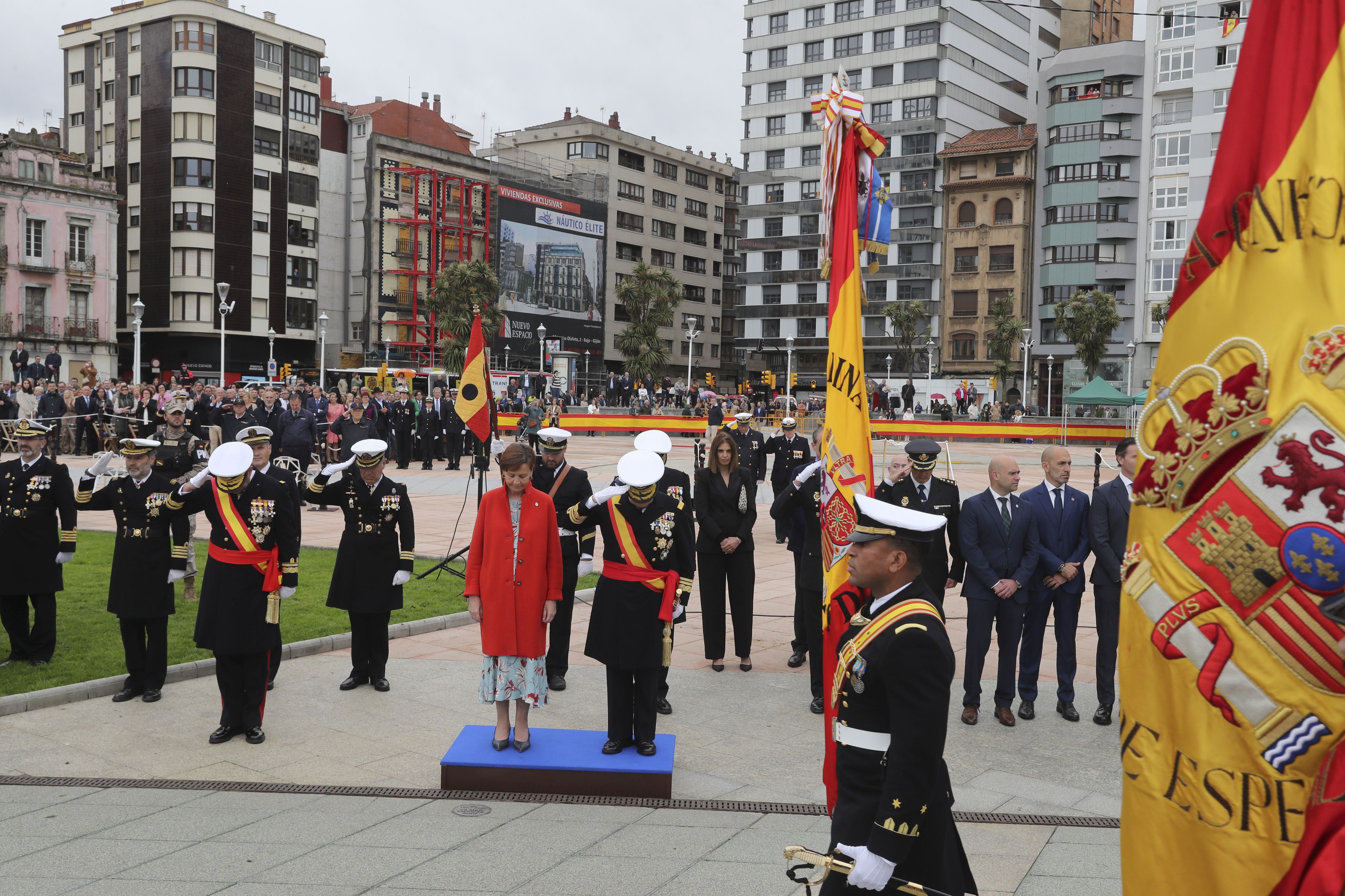 Las imágenes de la jura de bandera en Gijón (5)