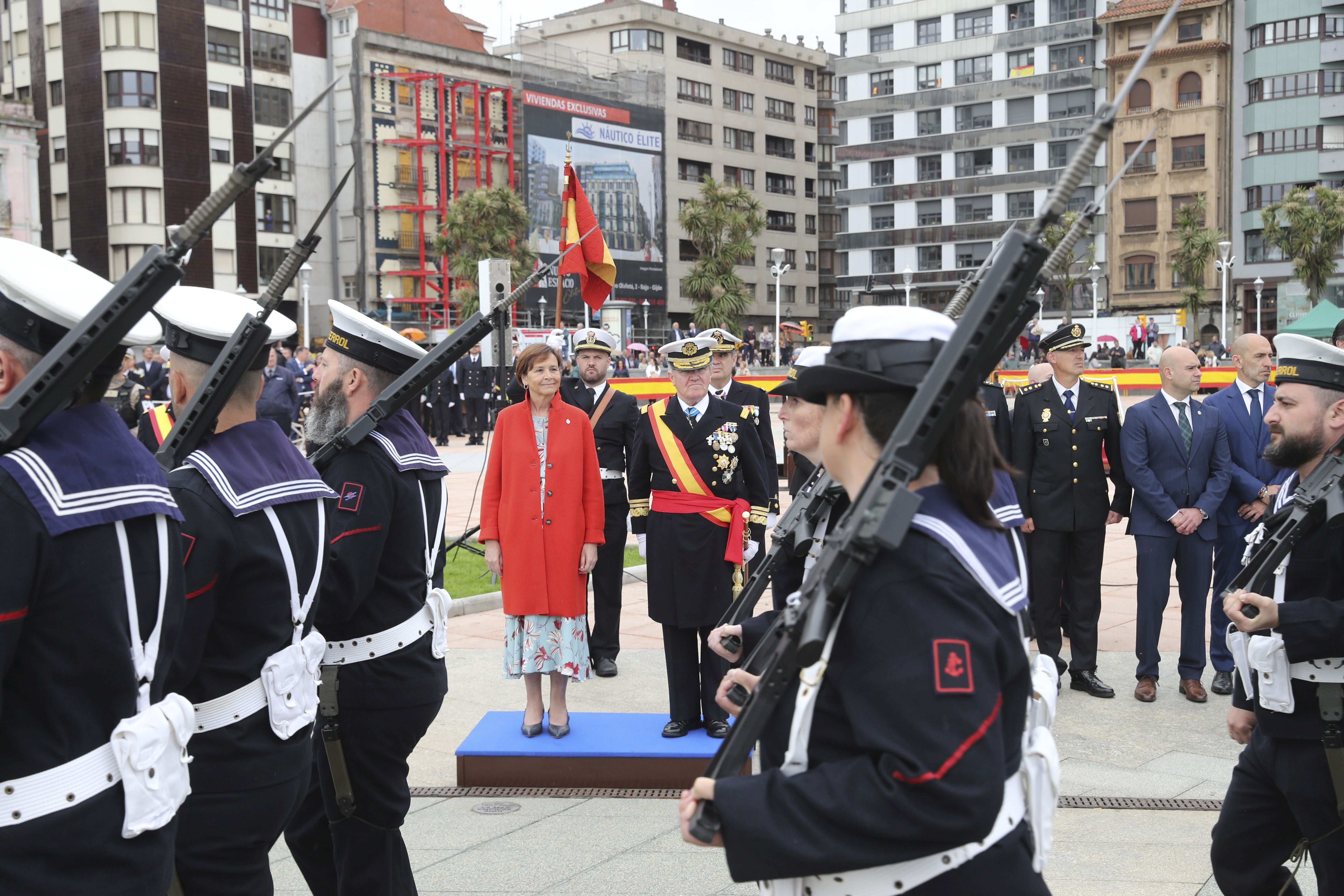 Las imágenes de la jura de bandera en Gijón (5)