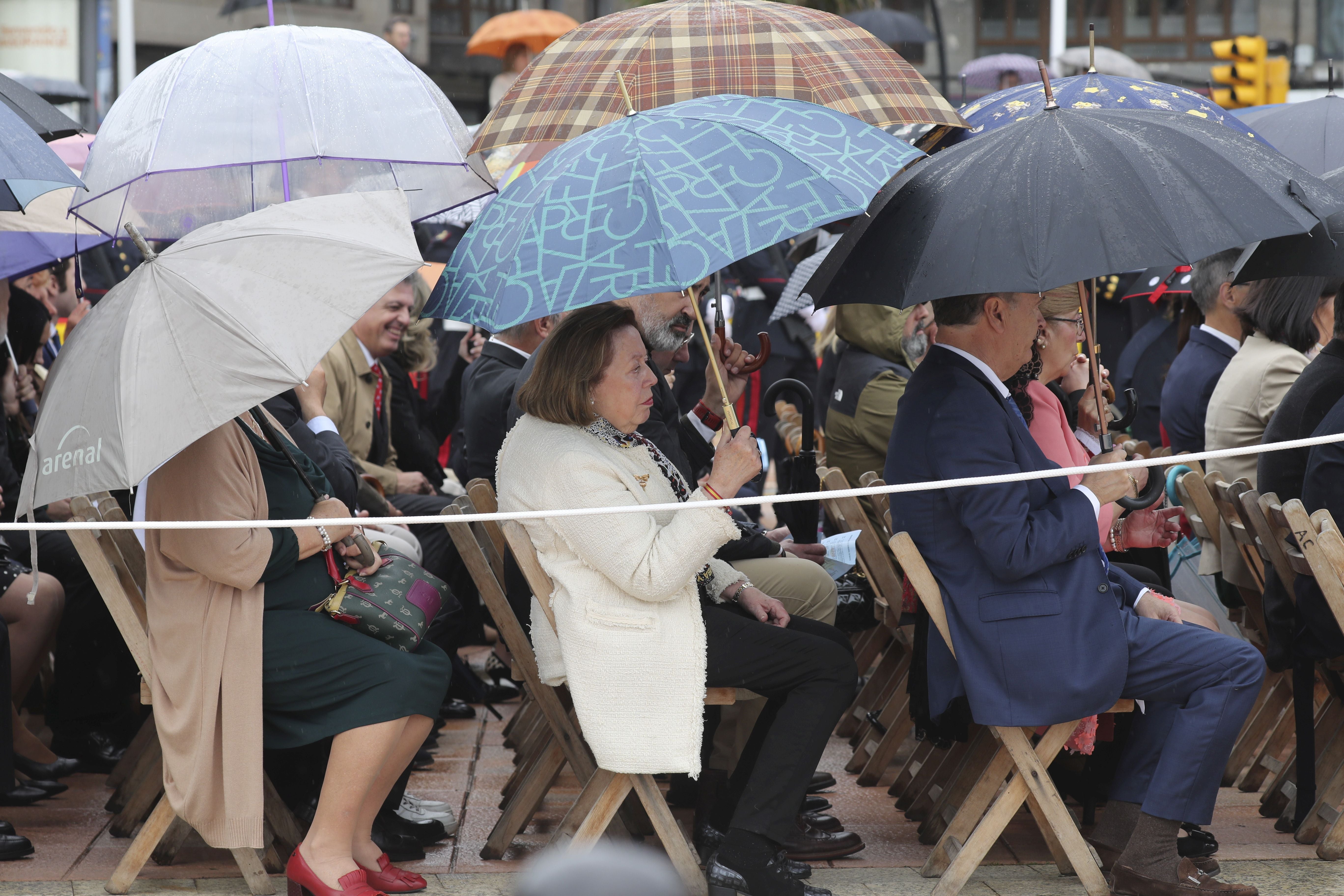 Las imágenes de la jura de bandera en Gijón (1)