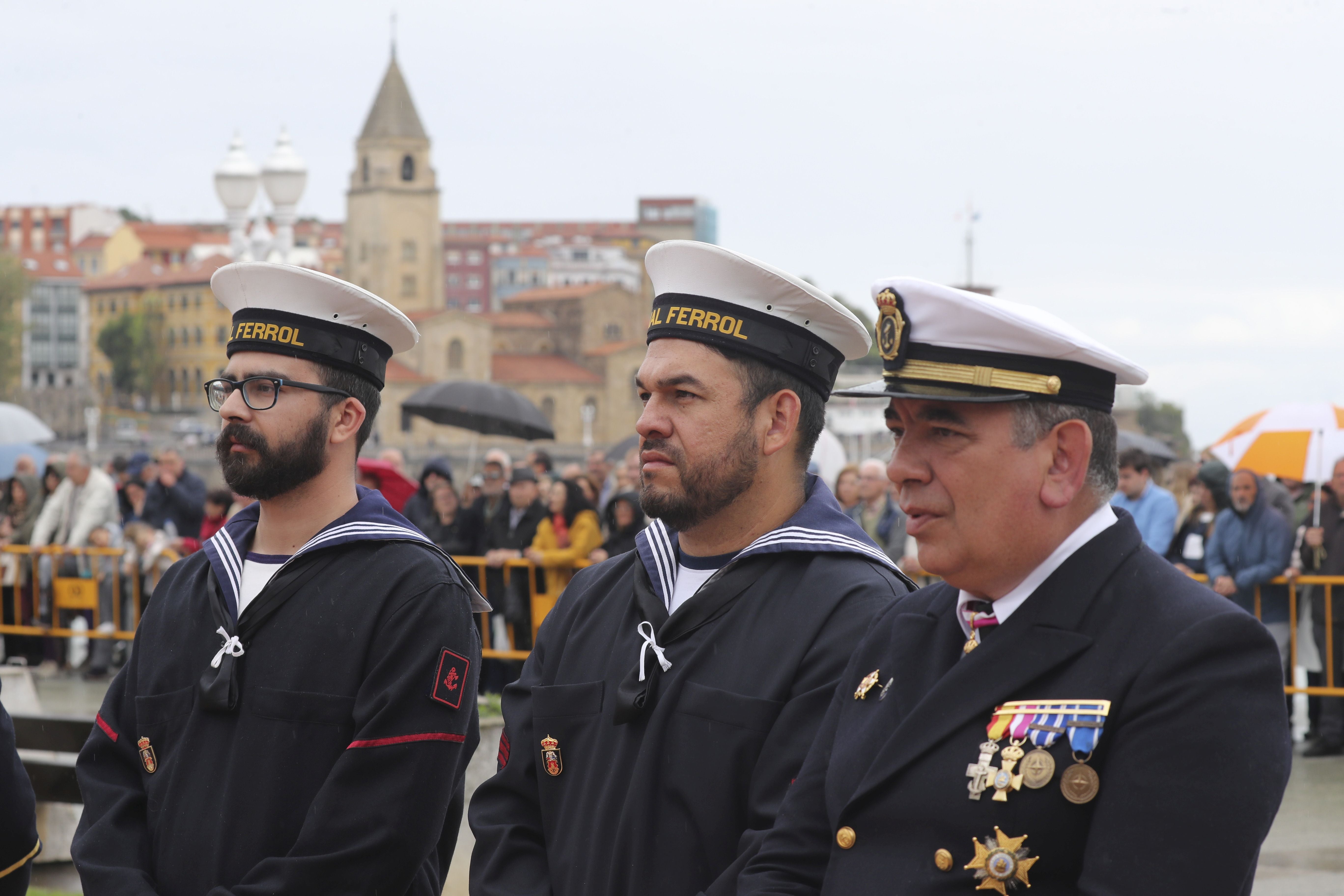 Las imágenes de la jura de bandera en Gijón (1)