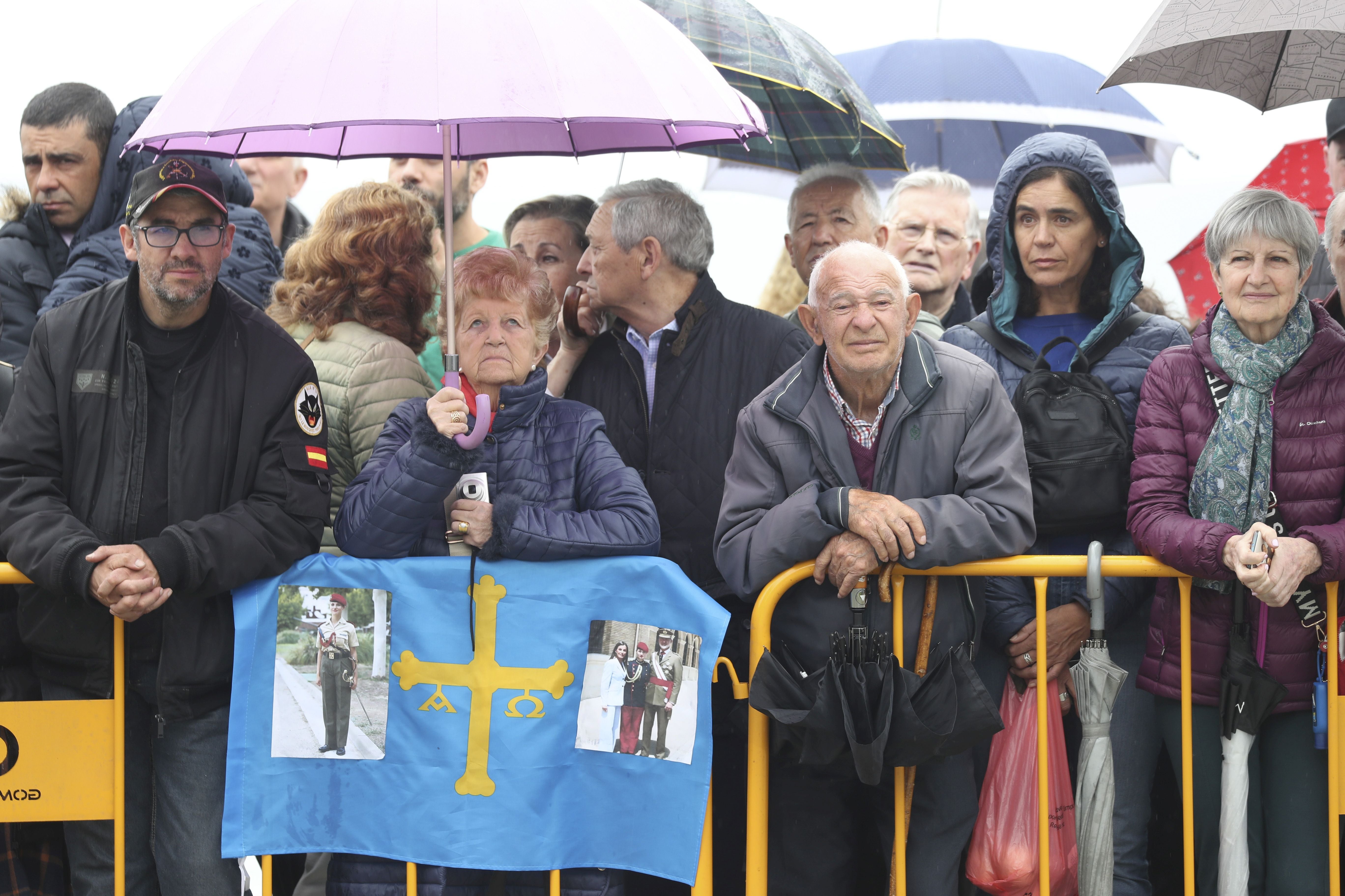 Las imágenes de la jura de bandera en Gijón (1)