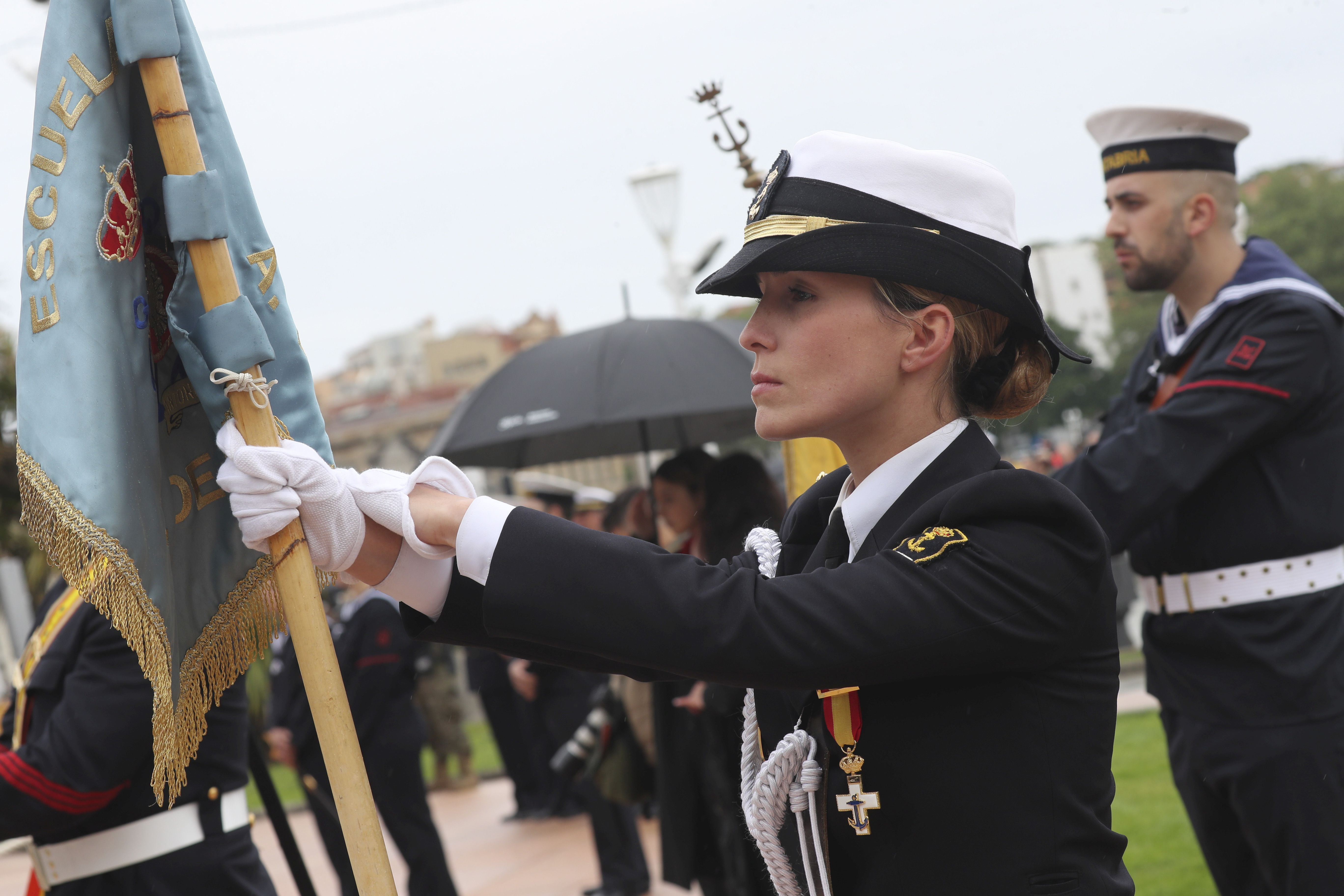 Las imágenes de la jura de bandera en Gijón (1)