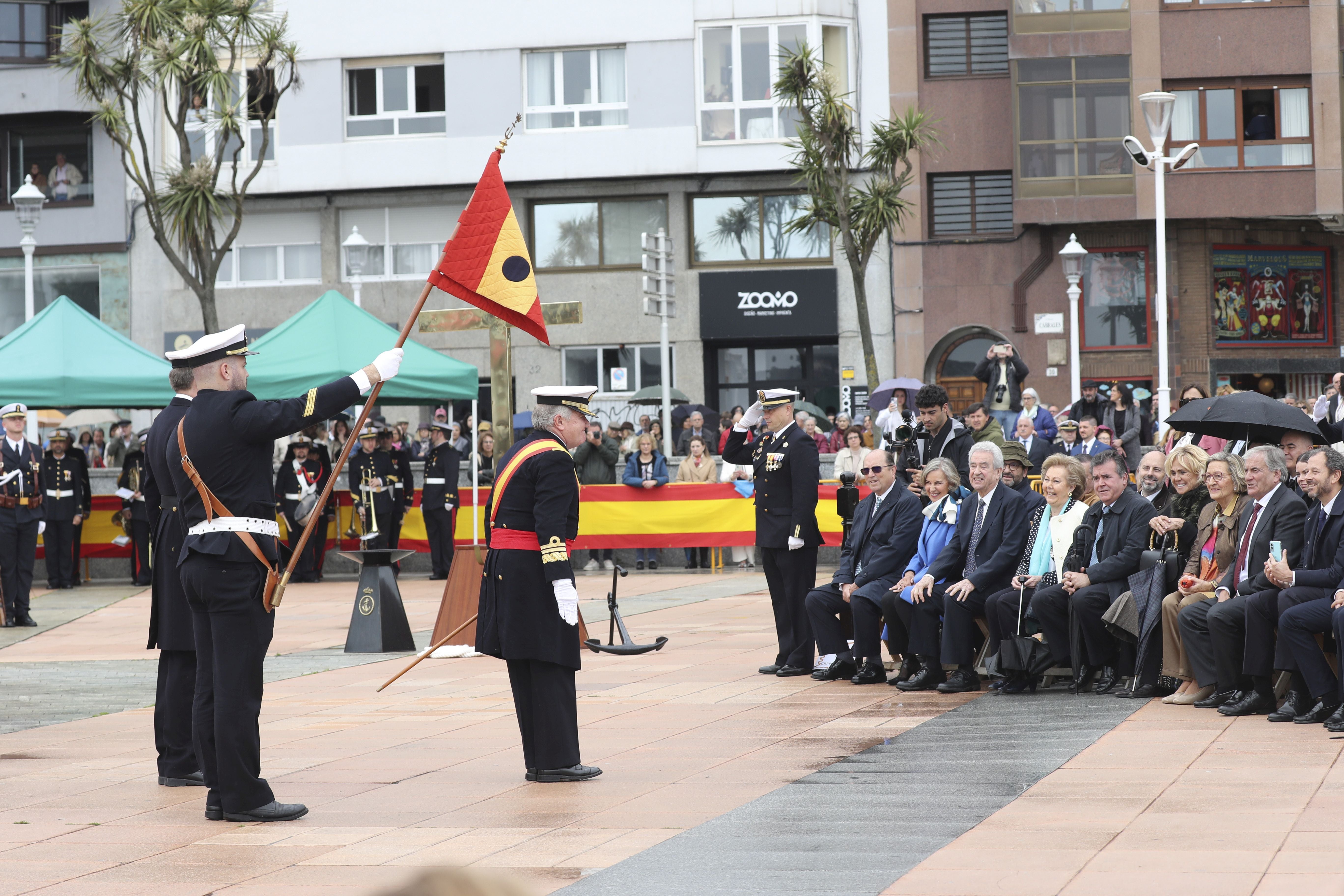 Las imágenes de la jura de bandera en Gijón (1)