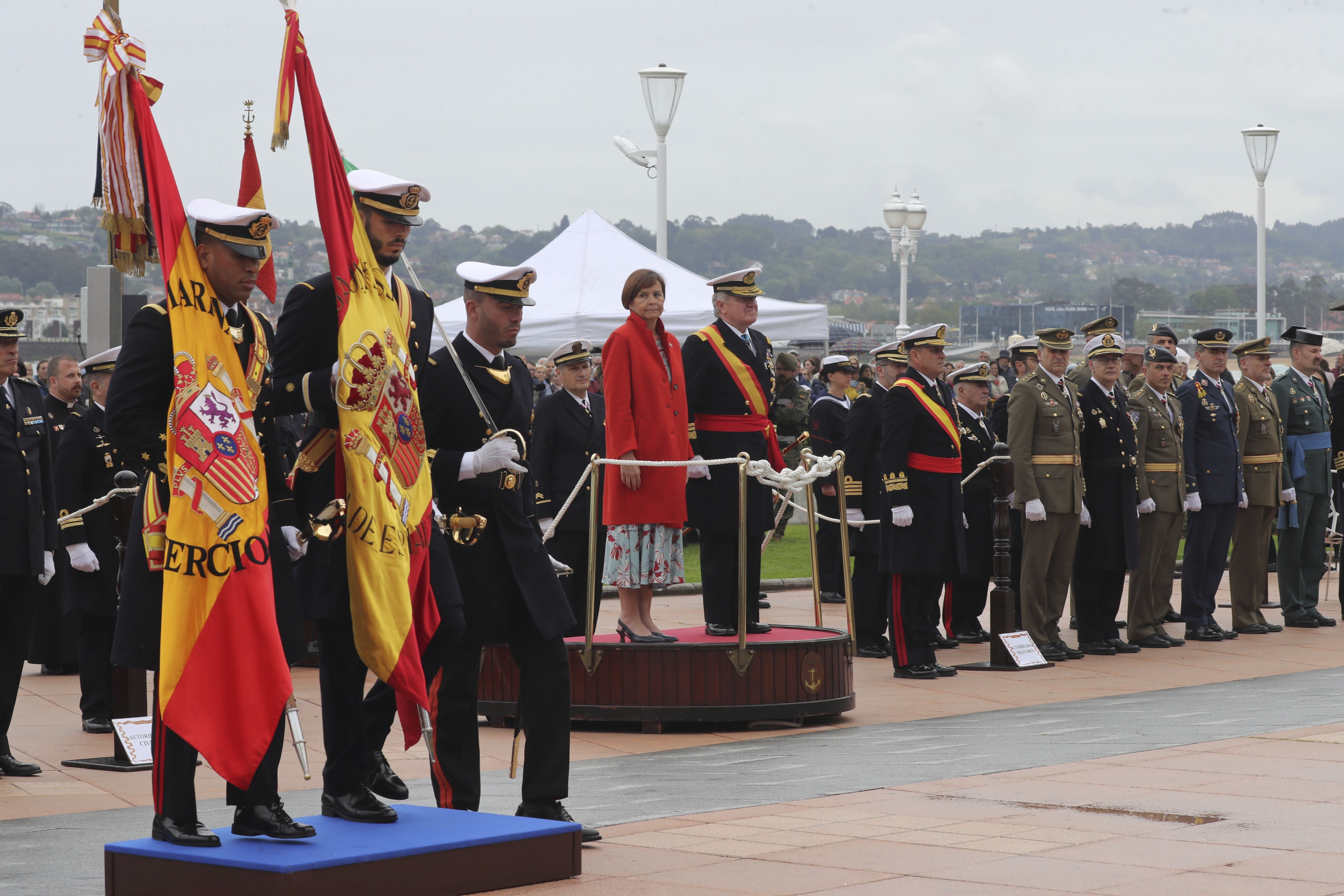 Las imágenes de la jura de bandera en Gijón (1)