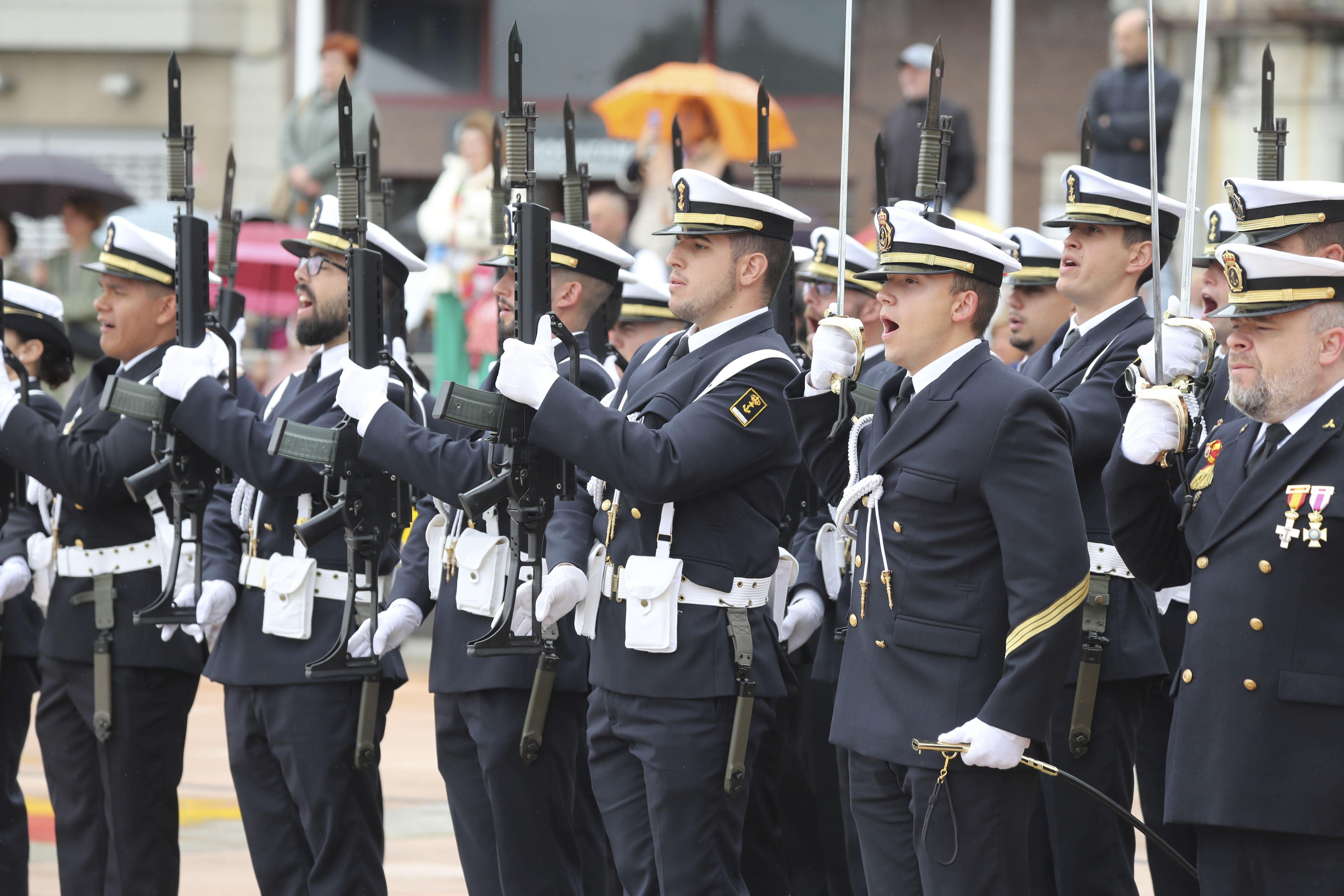 Las imágenes de la jura de bandera en Gijón (1)