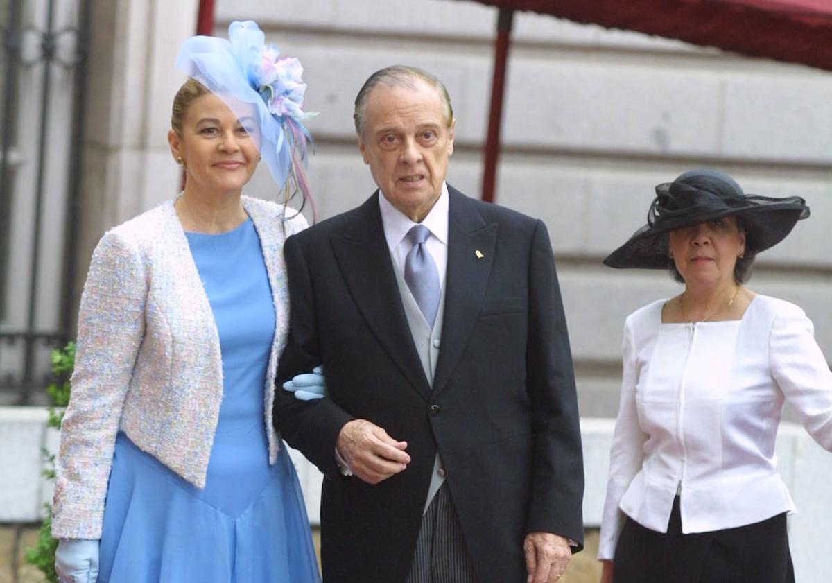 Imagen principal - María Teresa Álvarez y Sabino Fernández Campo; Gabino de Lorenzo con su esposa Rita María Álvarez; y Margarita Salas.