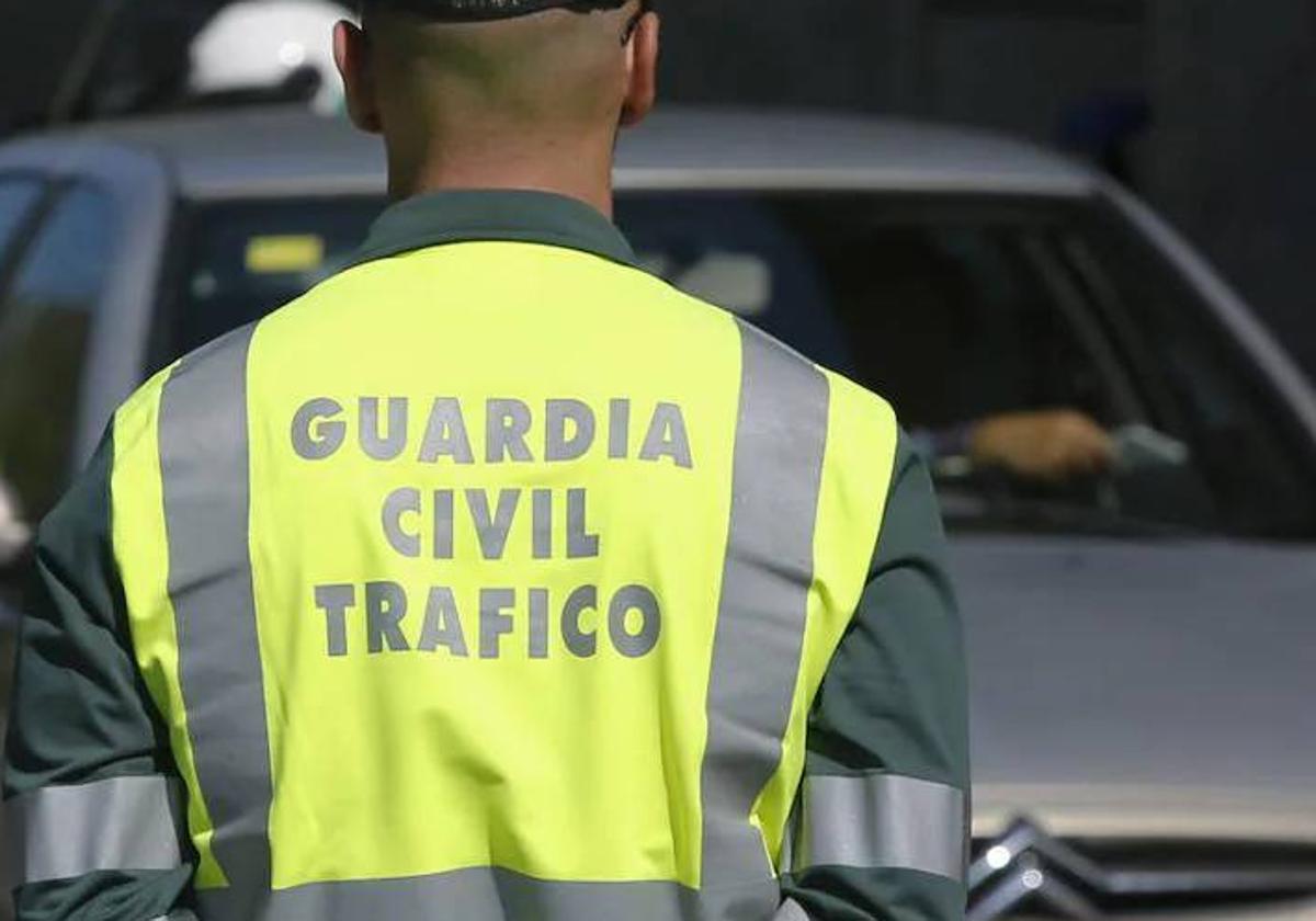 Un agente de la Guardia Civil de Tráfico.