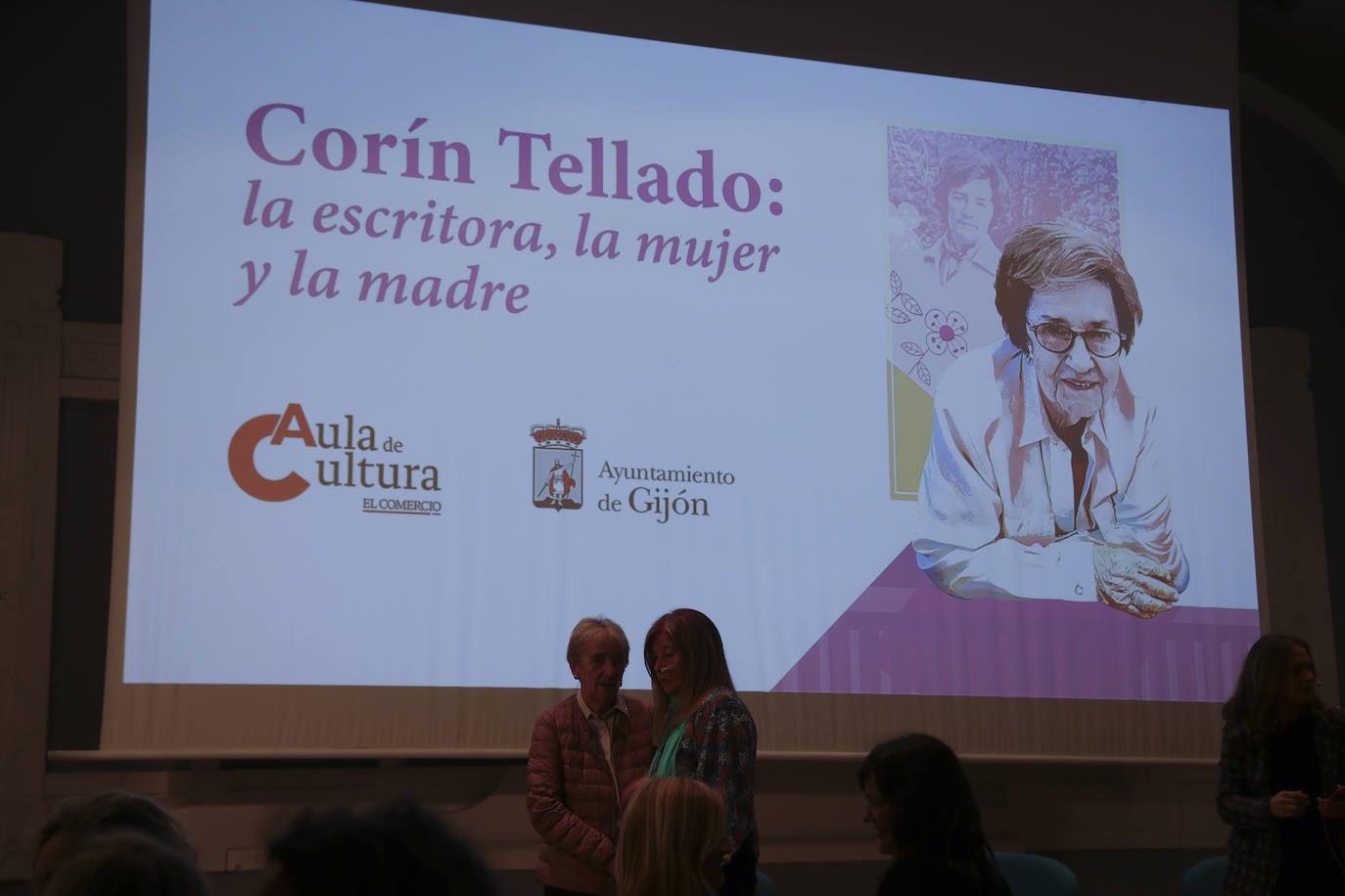 El Antiguo Instituto se llena para recordar a Corín Tellado