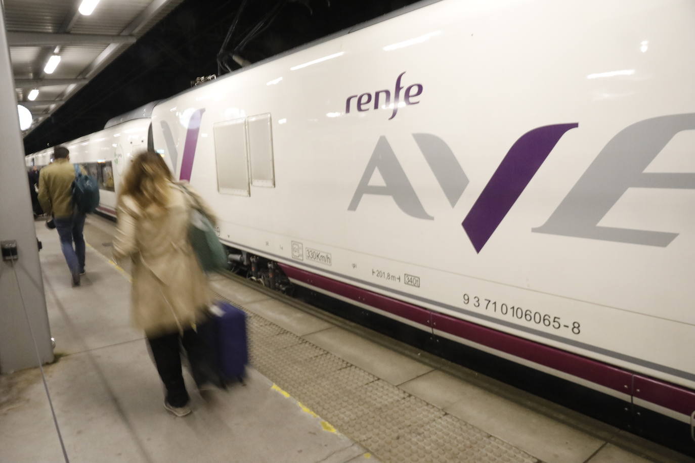 Alta velocidad entre Asturias-Madrid: estreno del primer viaje con el tren Avril