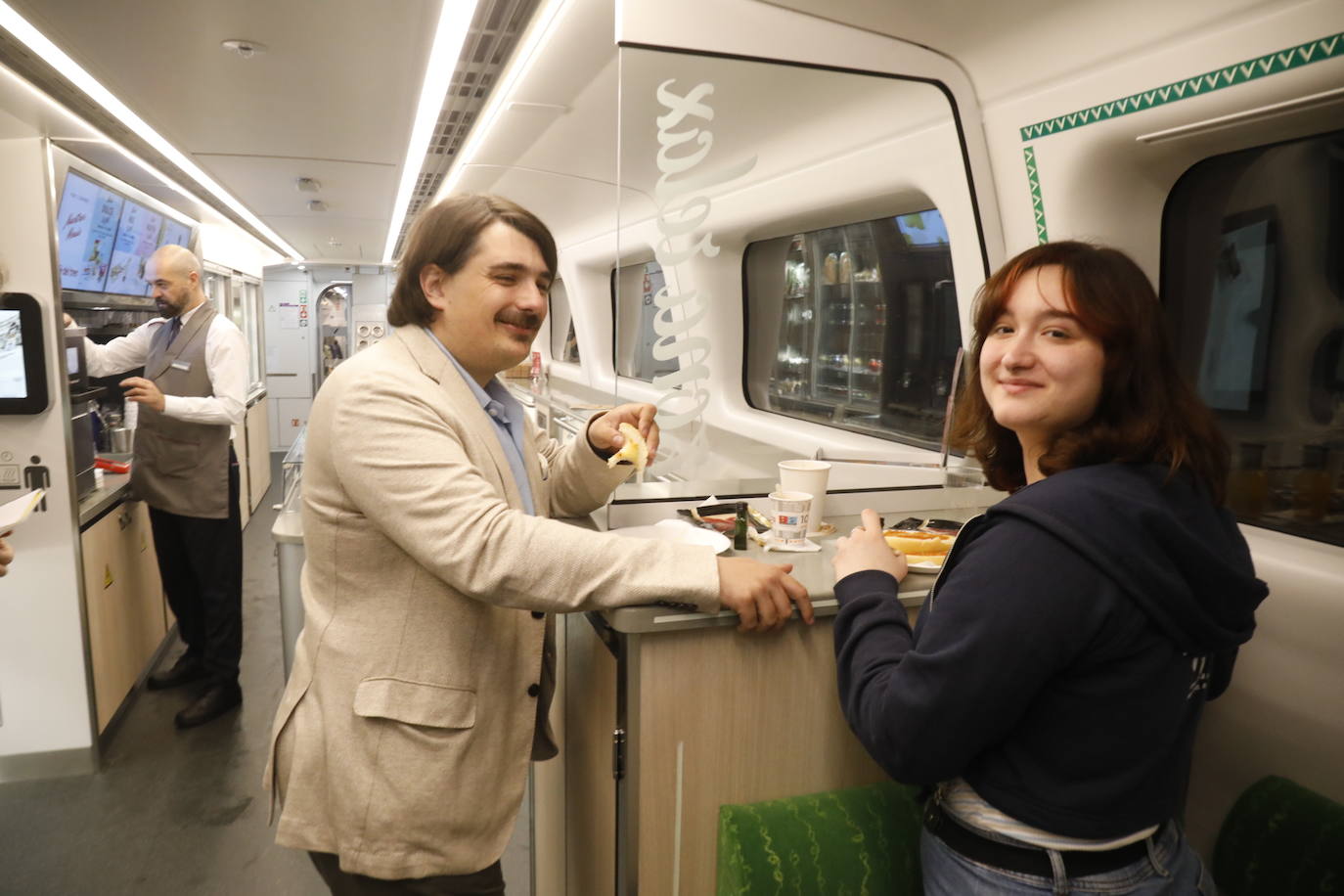 Alta velocidad entre Asturias-Madrid: estreno del primer viaje con el tren Avril