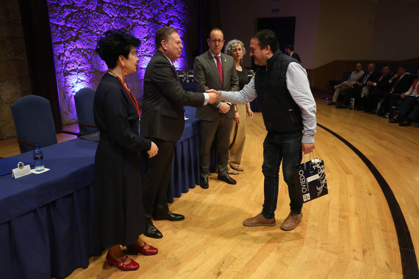 Oviedo homenajea a sus trabajadores municipales