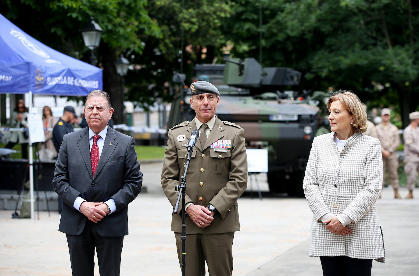 Oviedo se transforma en un escenario militar: así es la exposición en el Bombé