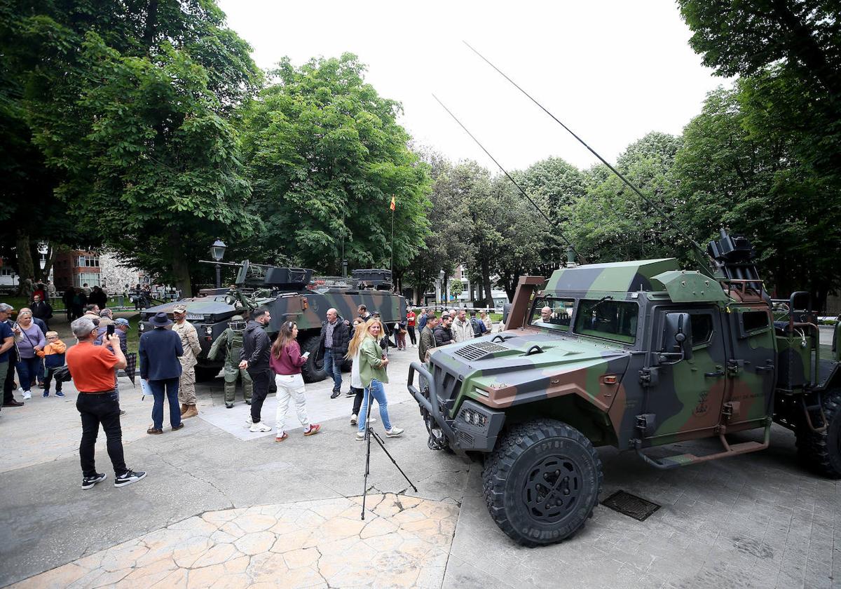 Oviedo se transforma en un escenario militar: así es la exposición en el Bombé