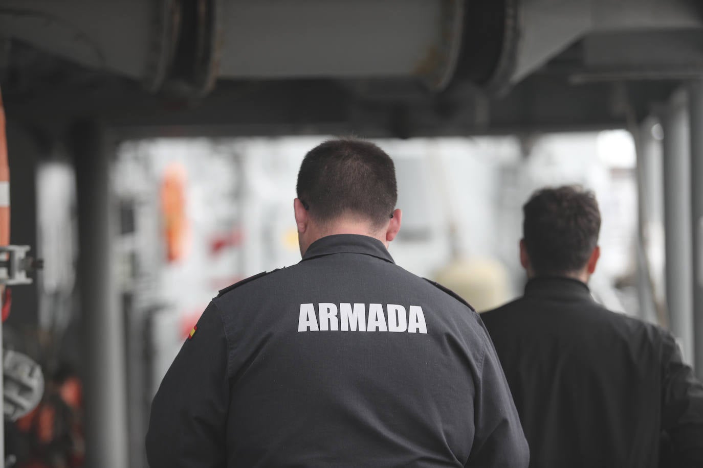 Buques, carros de combate y helicópteros de la Armada, atracados en el puerto de Gijón