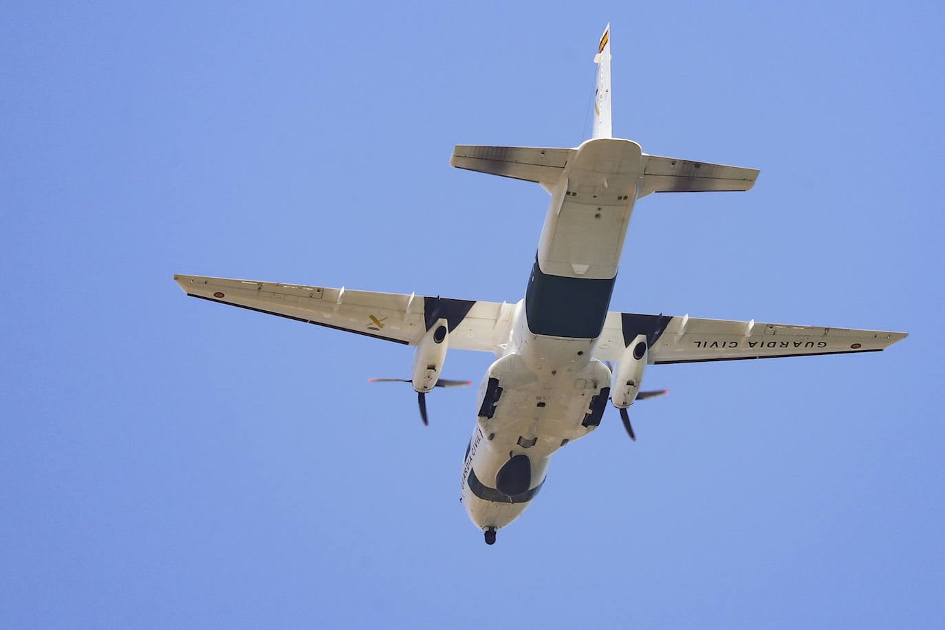 Aeronaves del Ejército del Aire, del de Tierra y de la Armada en el cielo de Gijón