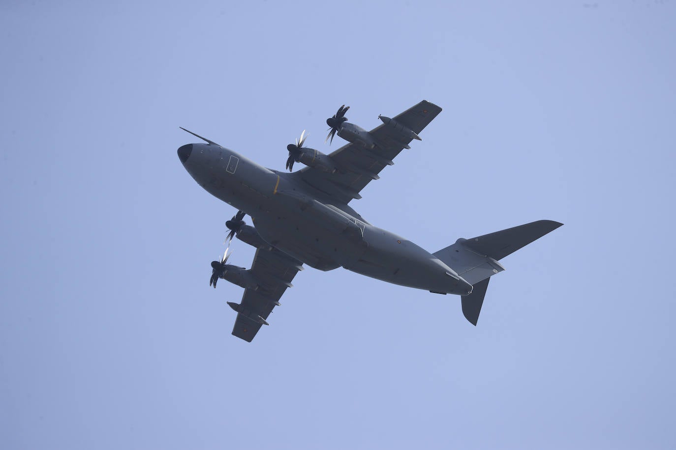 Aeronaves del Ejército del Aire, del de Tierra y de la Armada en el cielo de Gijón