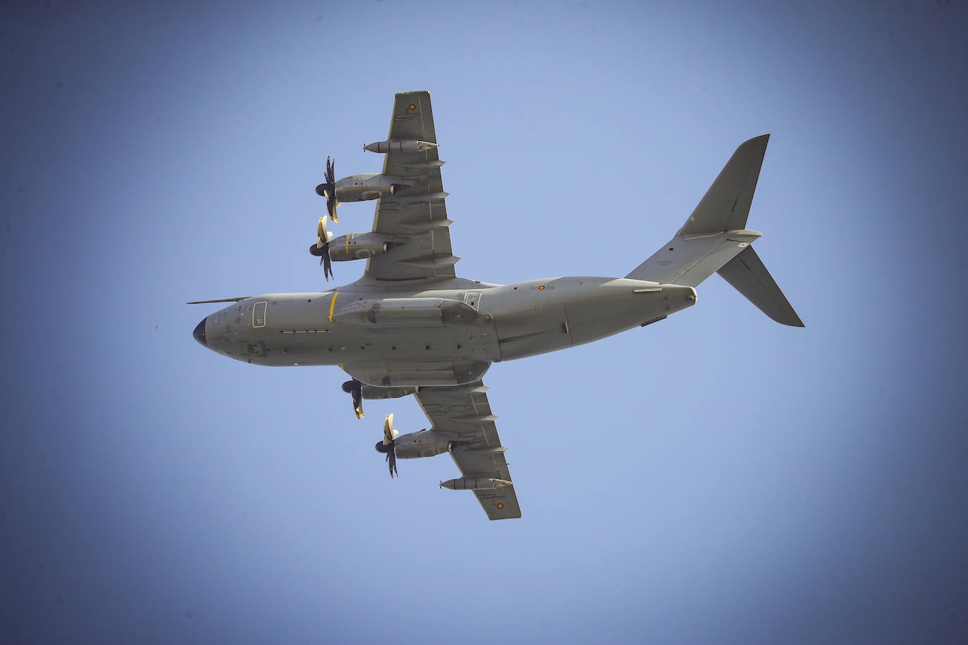 Aeronaves del Ejército del Aire, del de Tierra y de la Armada en el cielo de Gijón