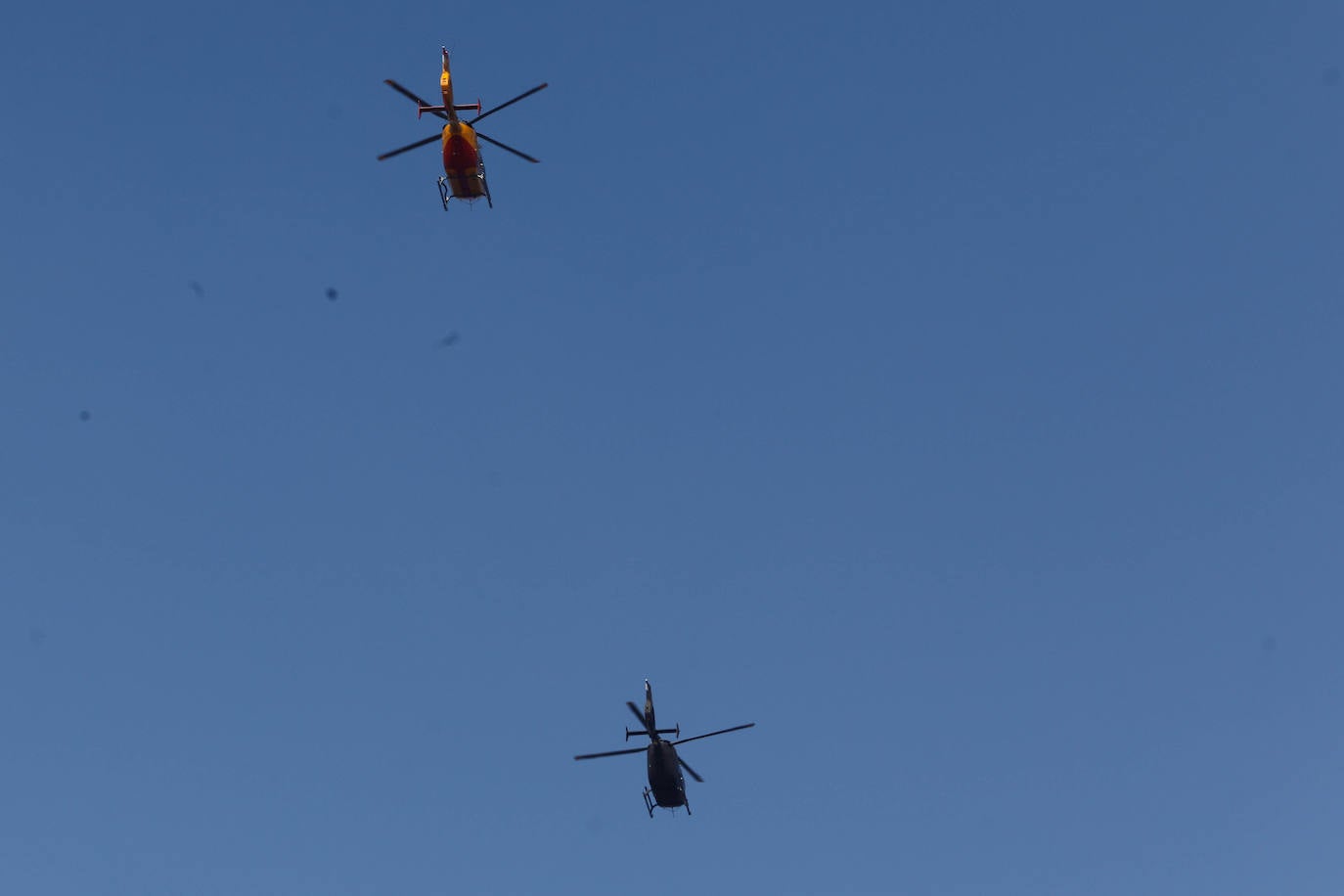 Aeronaves del Ejército del Aire, del de Tierra y de la Armada en el cielo de Gijón