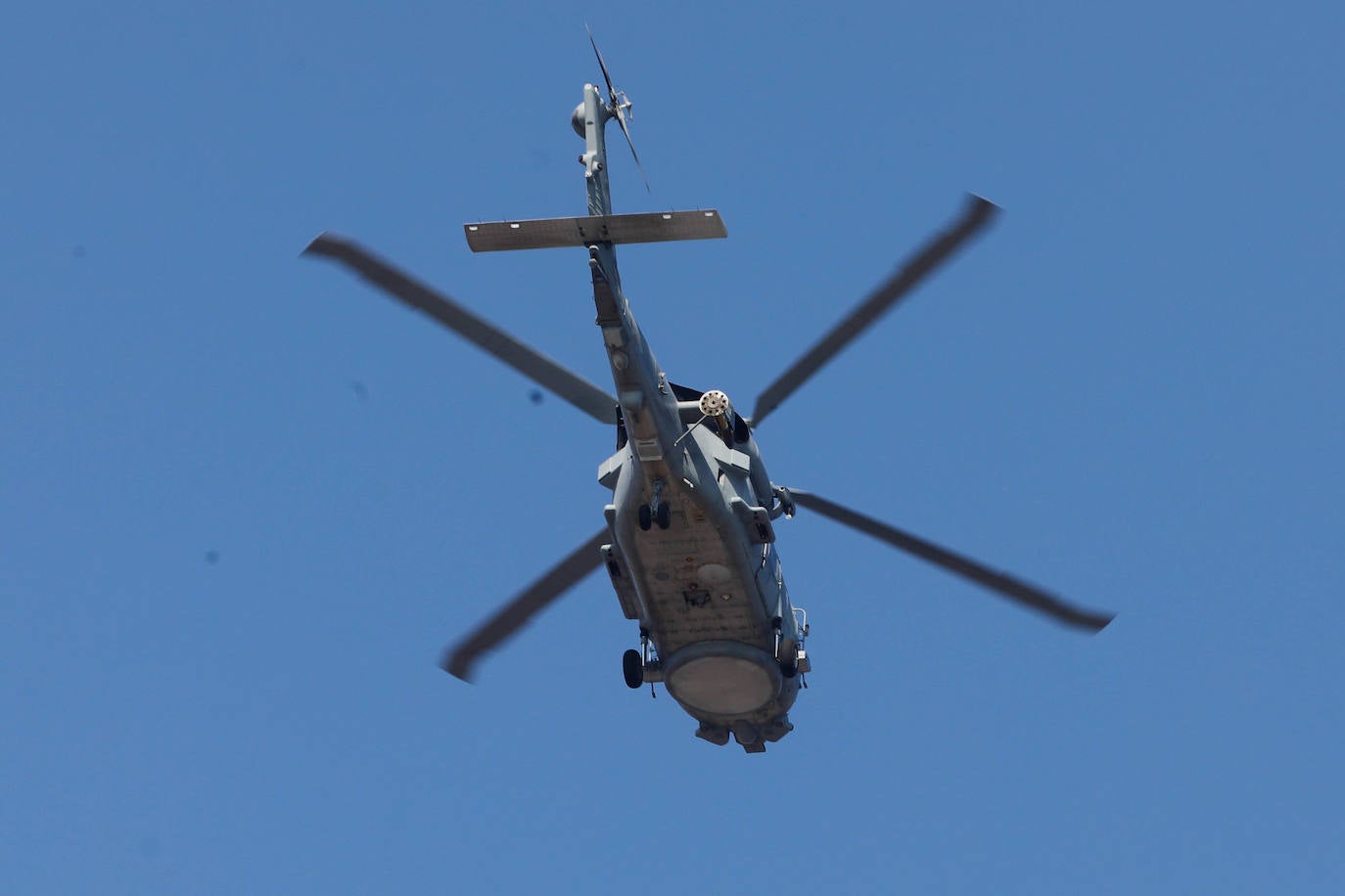 Aeronaves del Ejército del Aire, del de Tierra y de la Armada en el cielo de Gijón