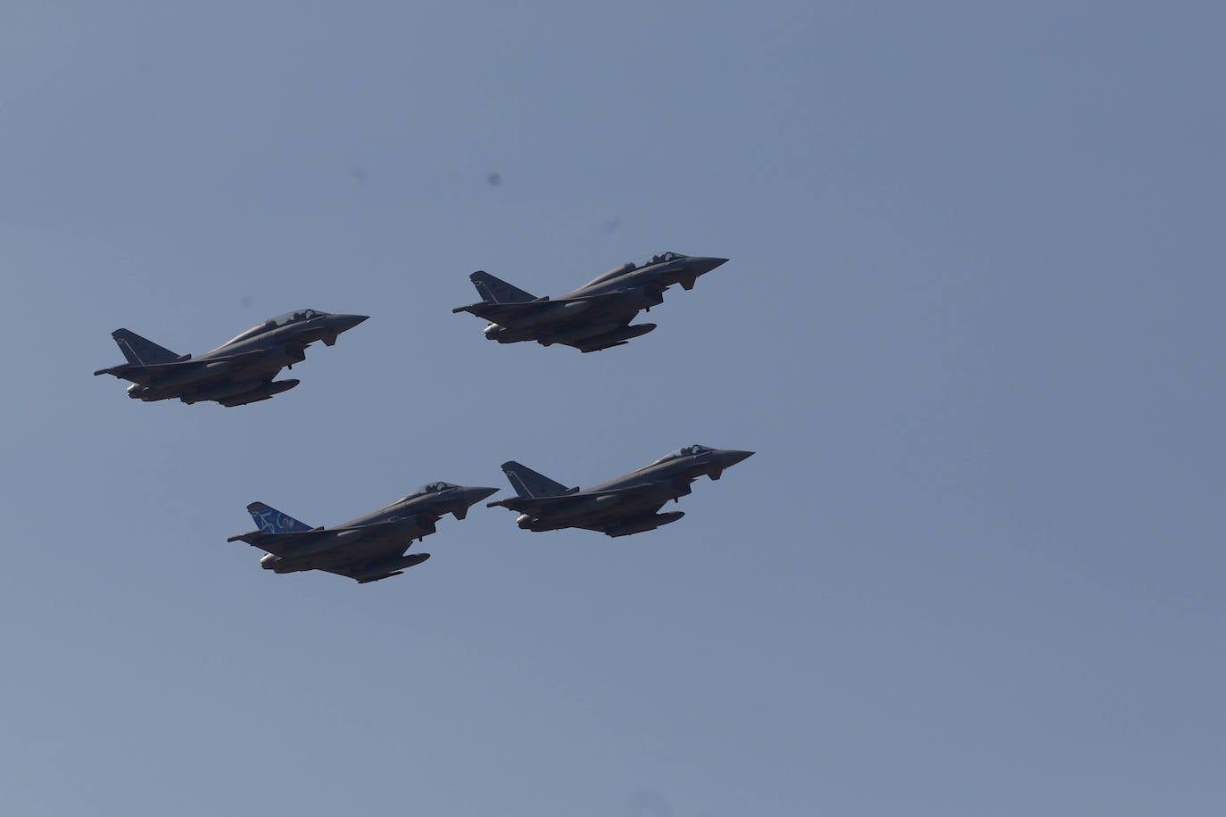 Aeronaves del Ejército del Aire, del de Tierra y de la Armada en el cielo de Gijón