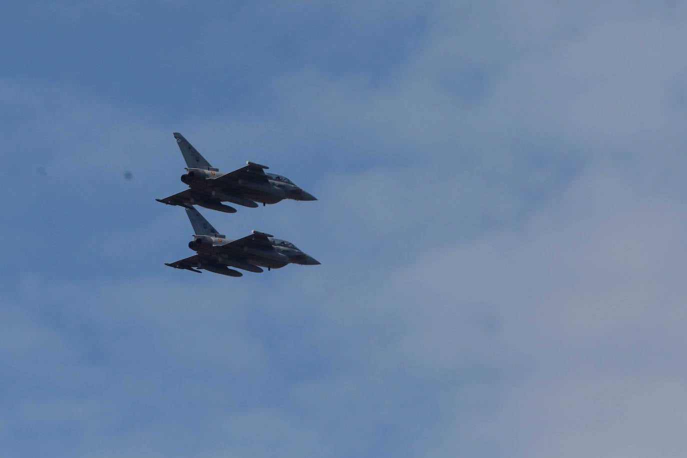 Aeronaves del Ejército del Aire, del de Tierra y de la Armada en el cielo de Gijón