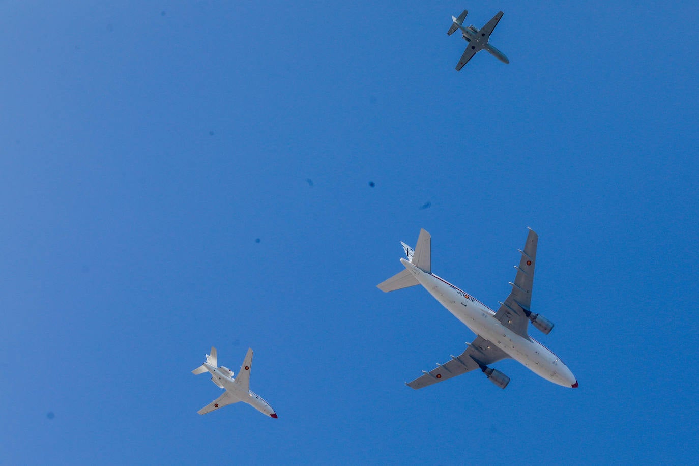 Aeronaves del Ejército del Aire, del de Tierra y de la Armada en el cielo de Gijón