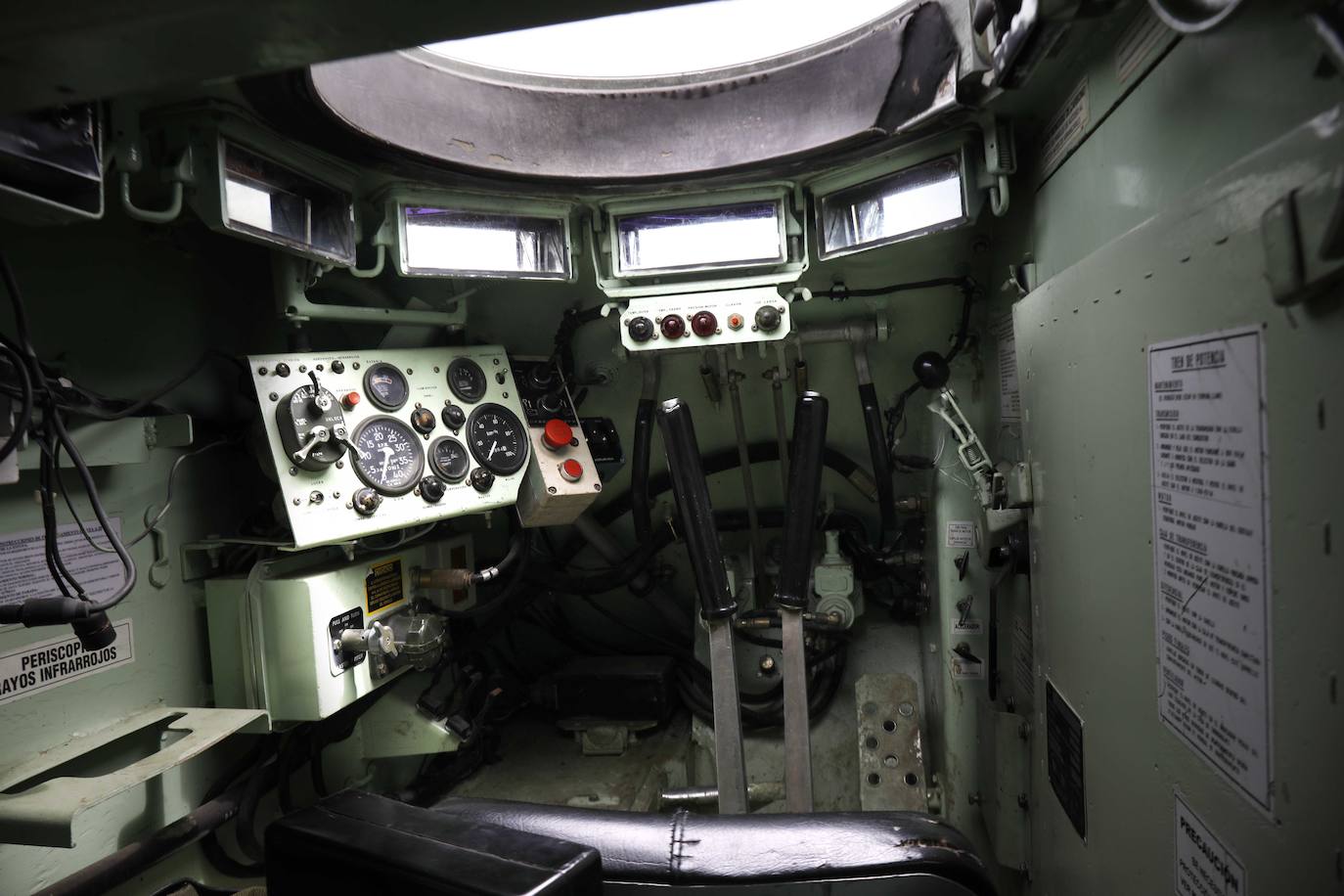 Las Fuerzas Armadas exhiben su potencial en El Musel