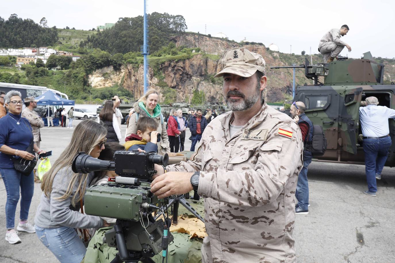 Las Fuerzas Armadas exhiben su potencial en El Musel