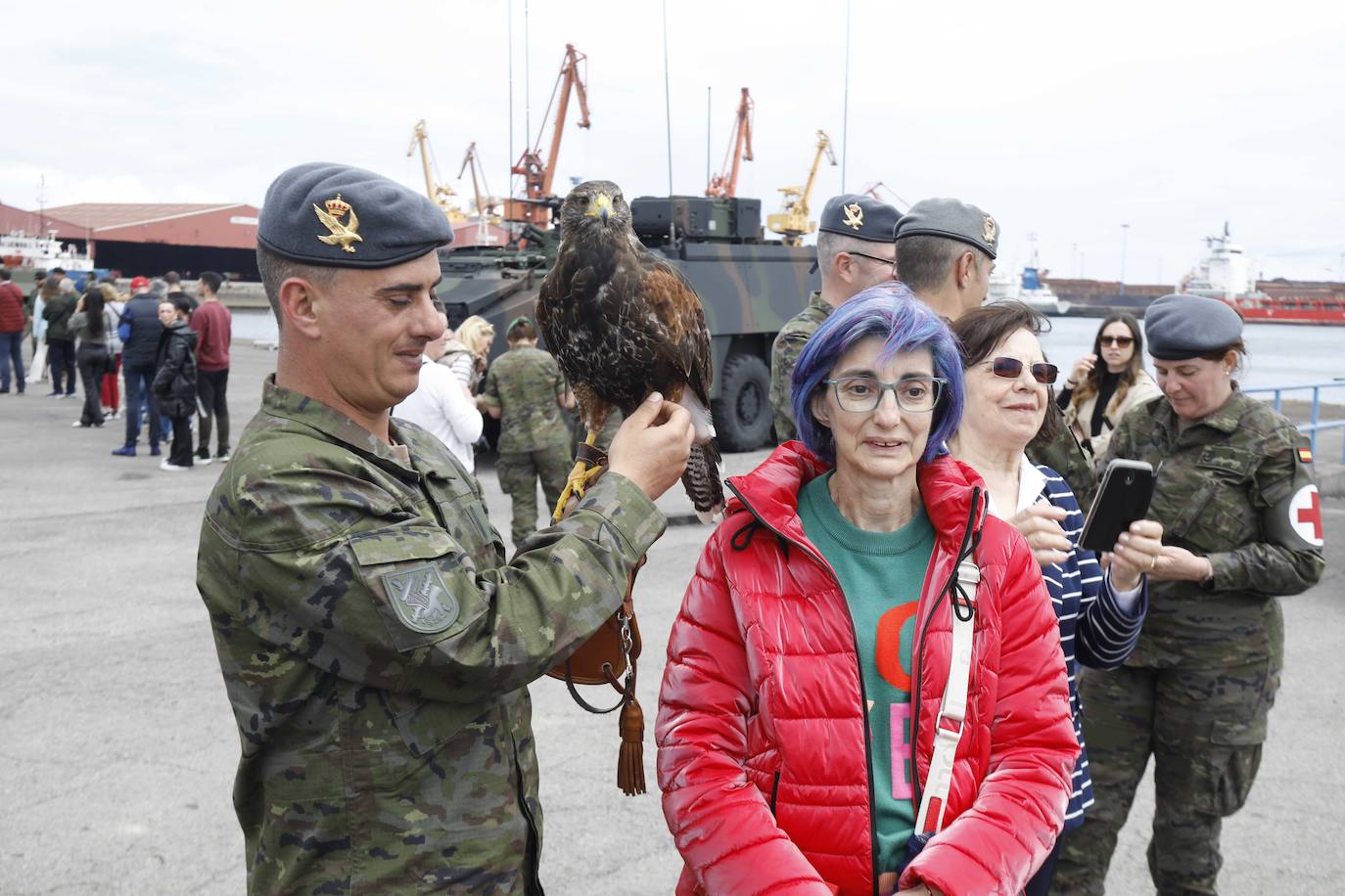 Las Fuerzas Armadas exhiben su potencial en El Musel
