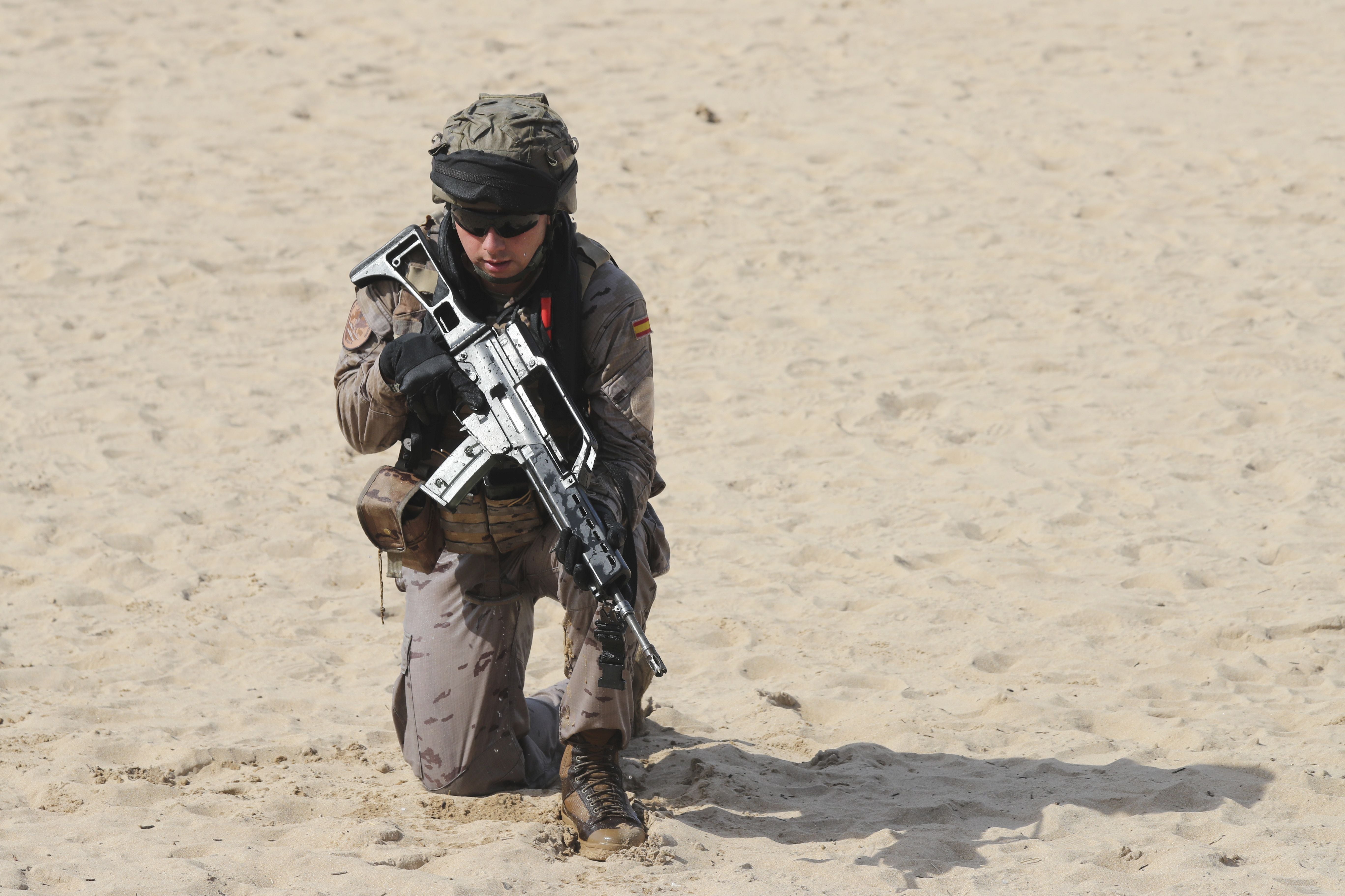 Gijón vive un desembarco de película del Ejército