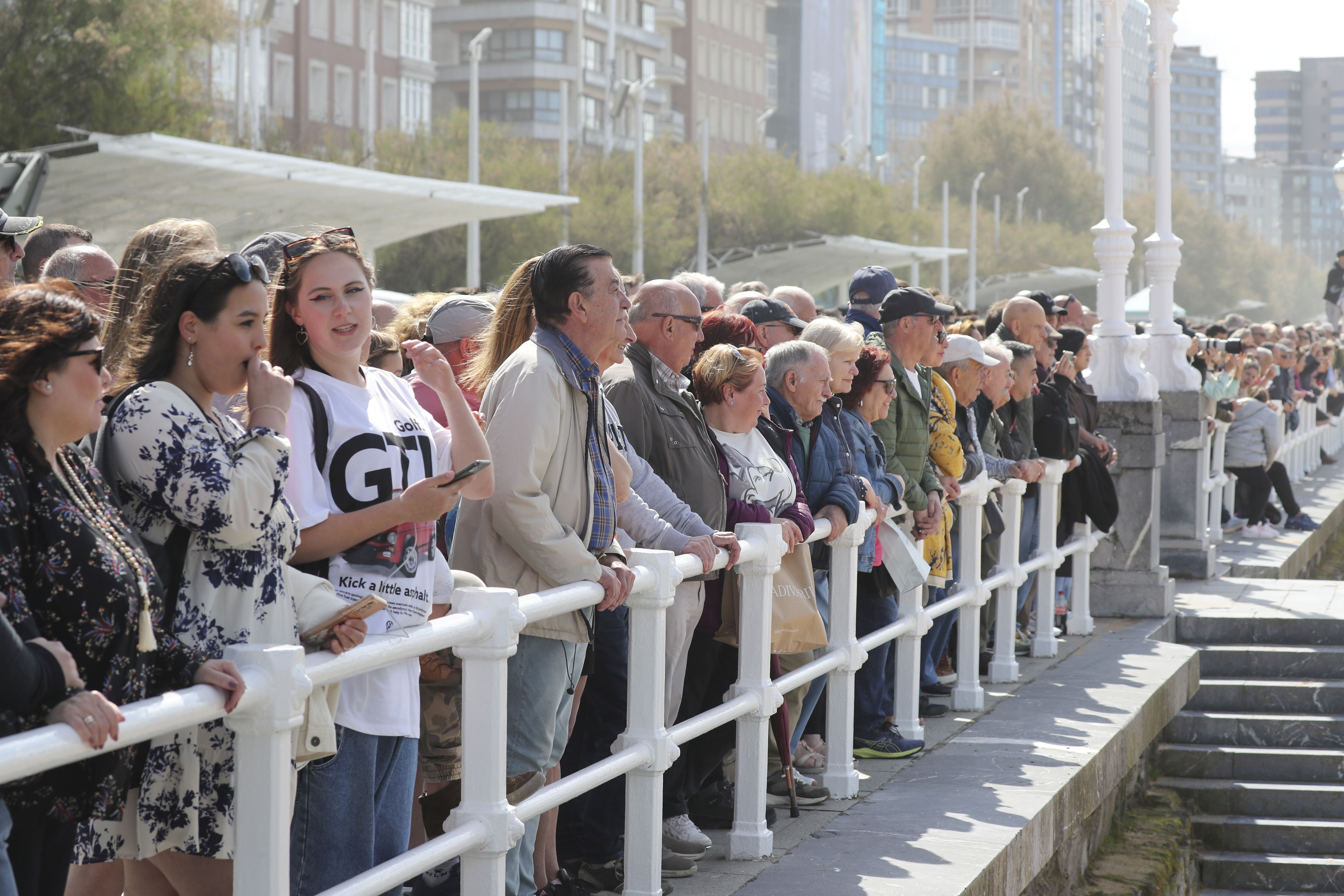 Gijón vive un desembarco de película del Ejército