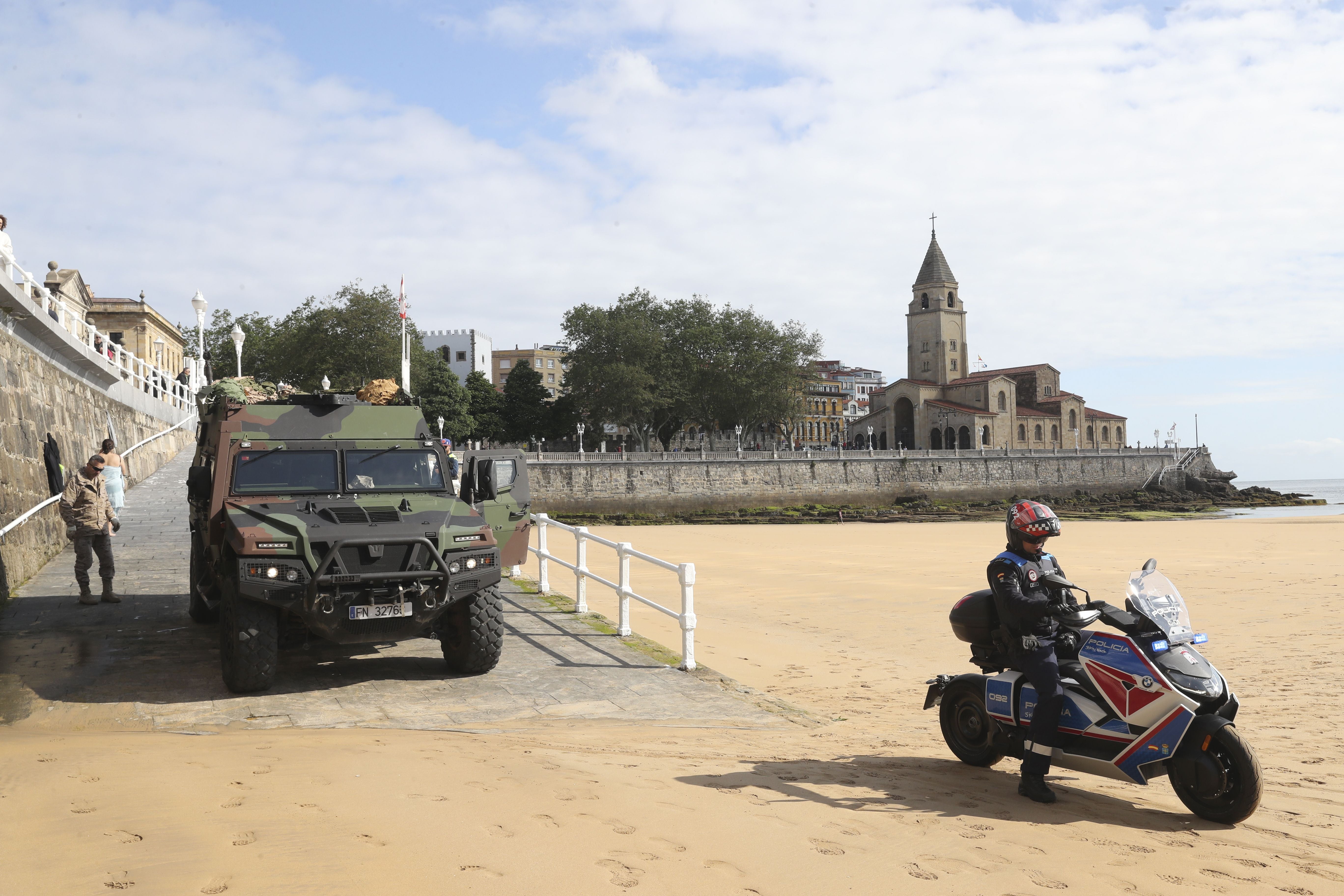 Gijón vive un desembarco de película del Ejército