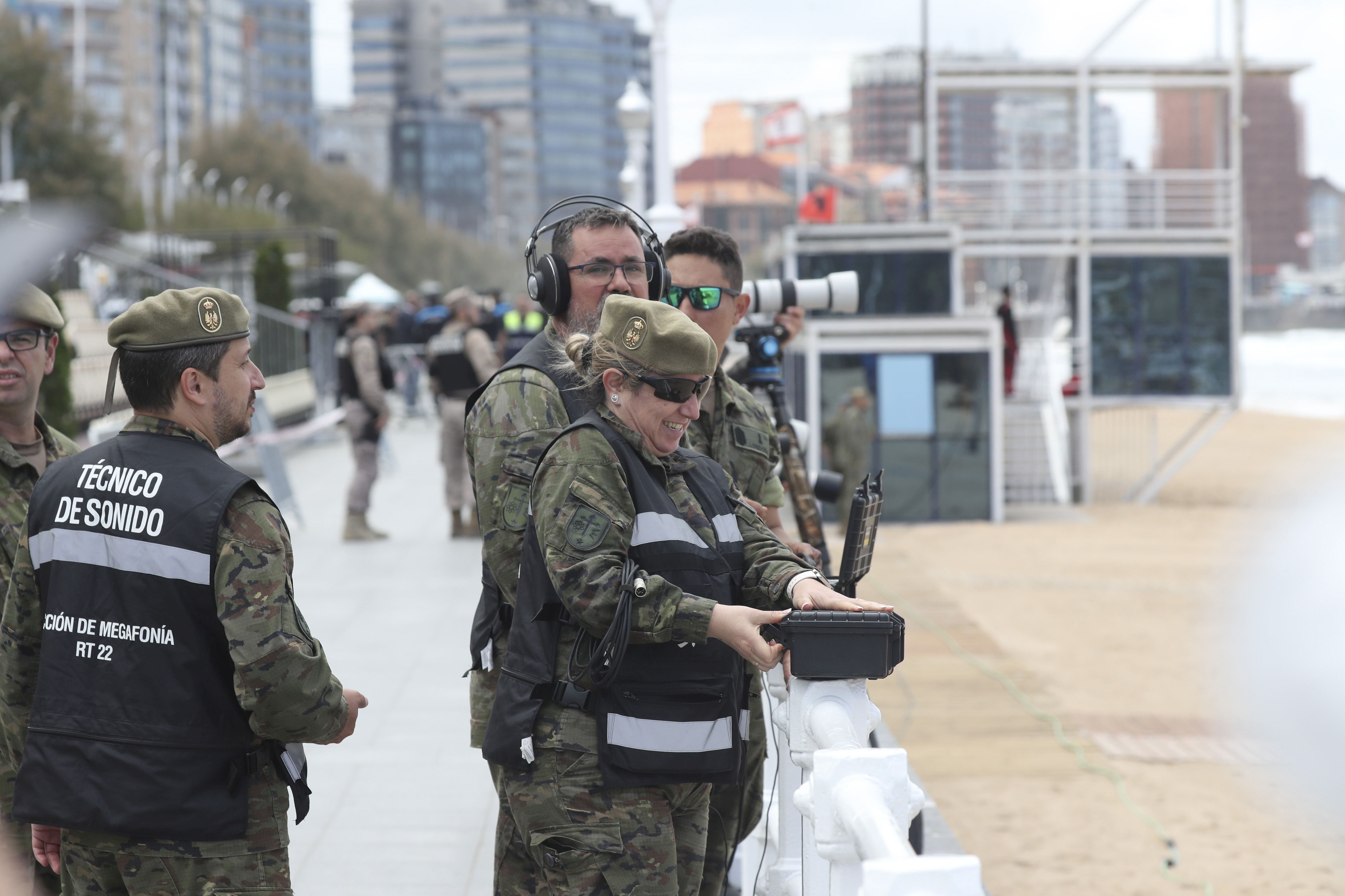 Gijón vive un desembarco de película del Ejército