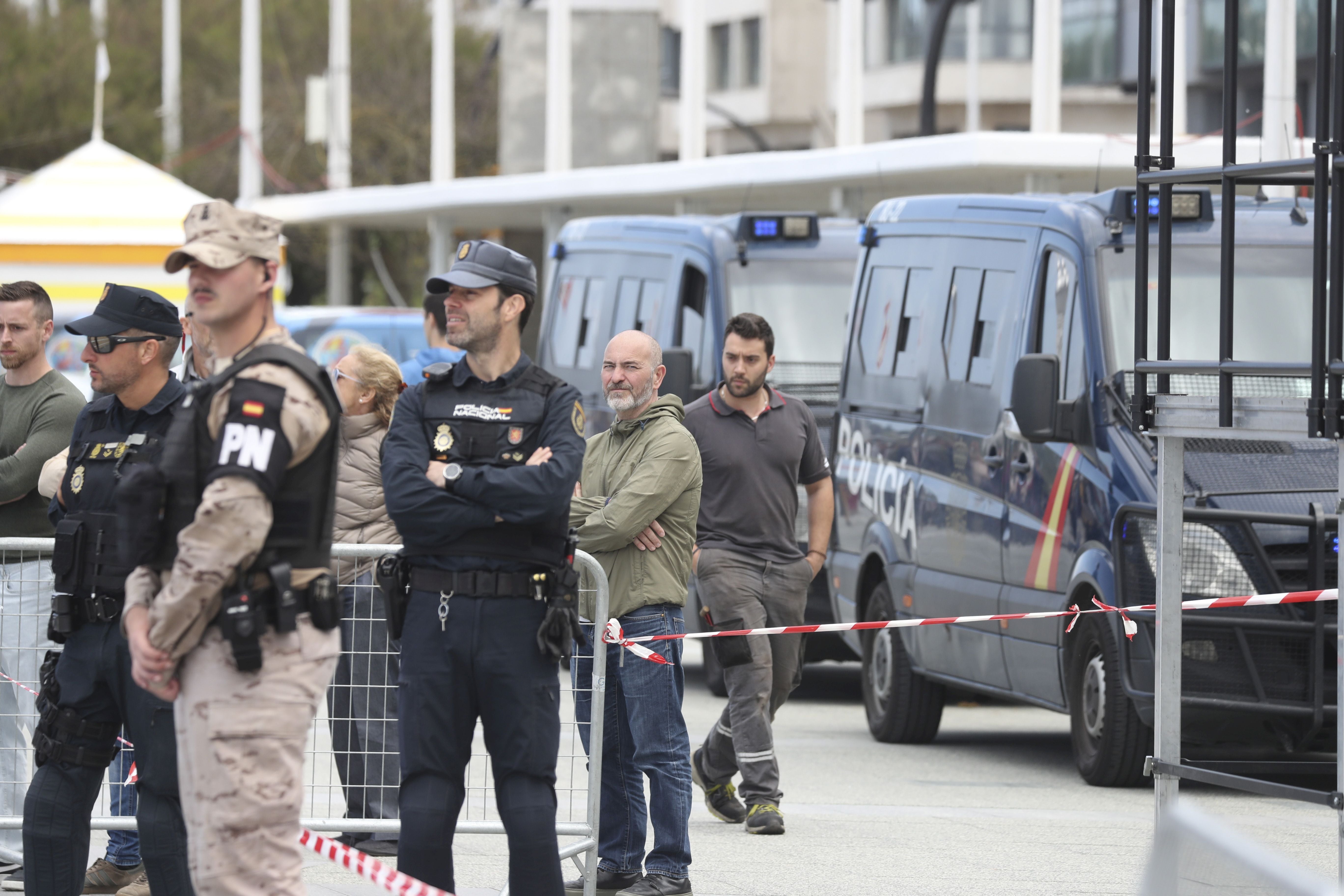 Gijón vive un desembarco de película del Ejército