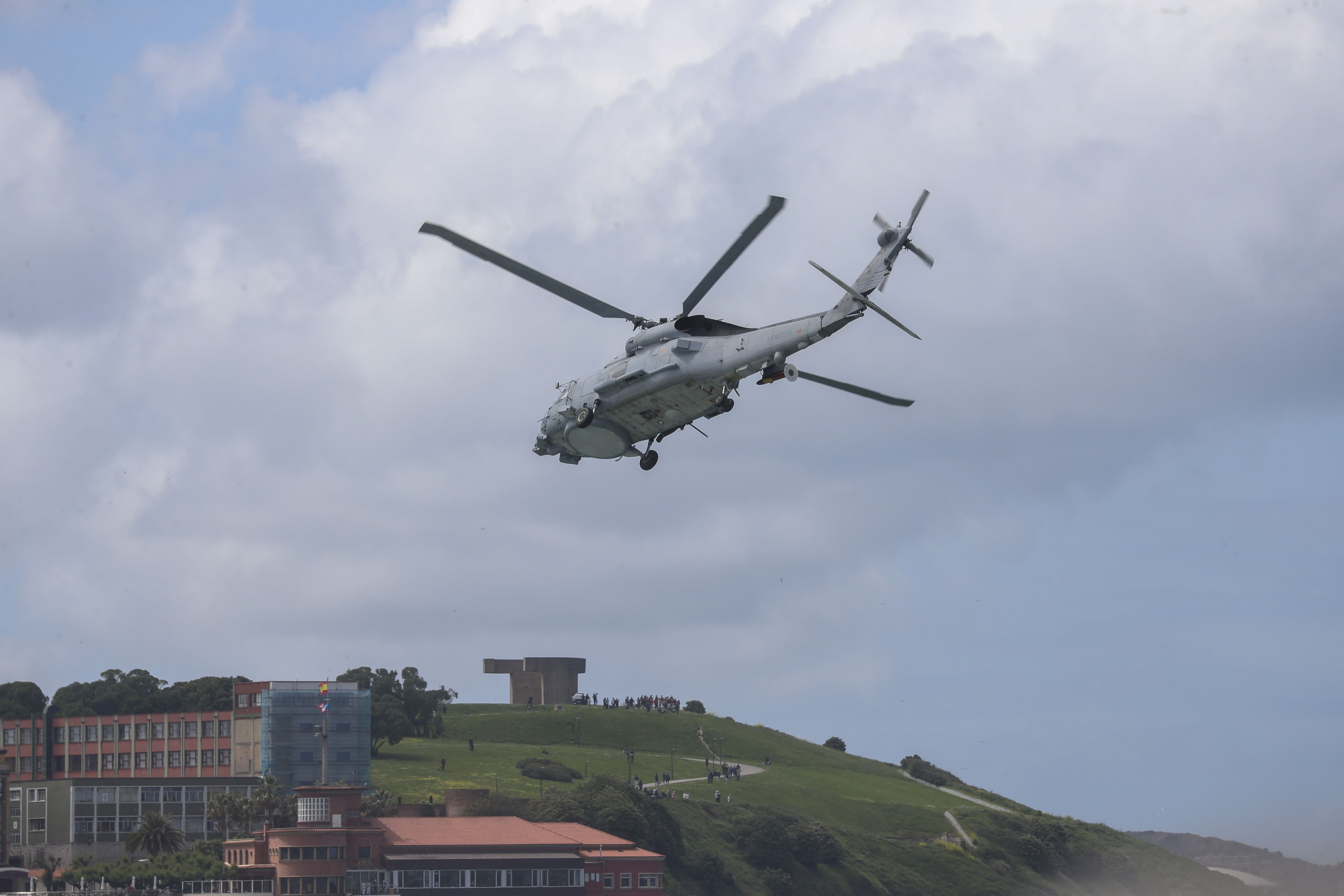 Gijón vive un desembarco de película del Ejército