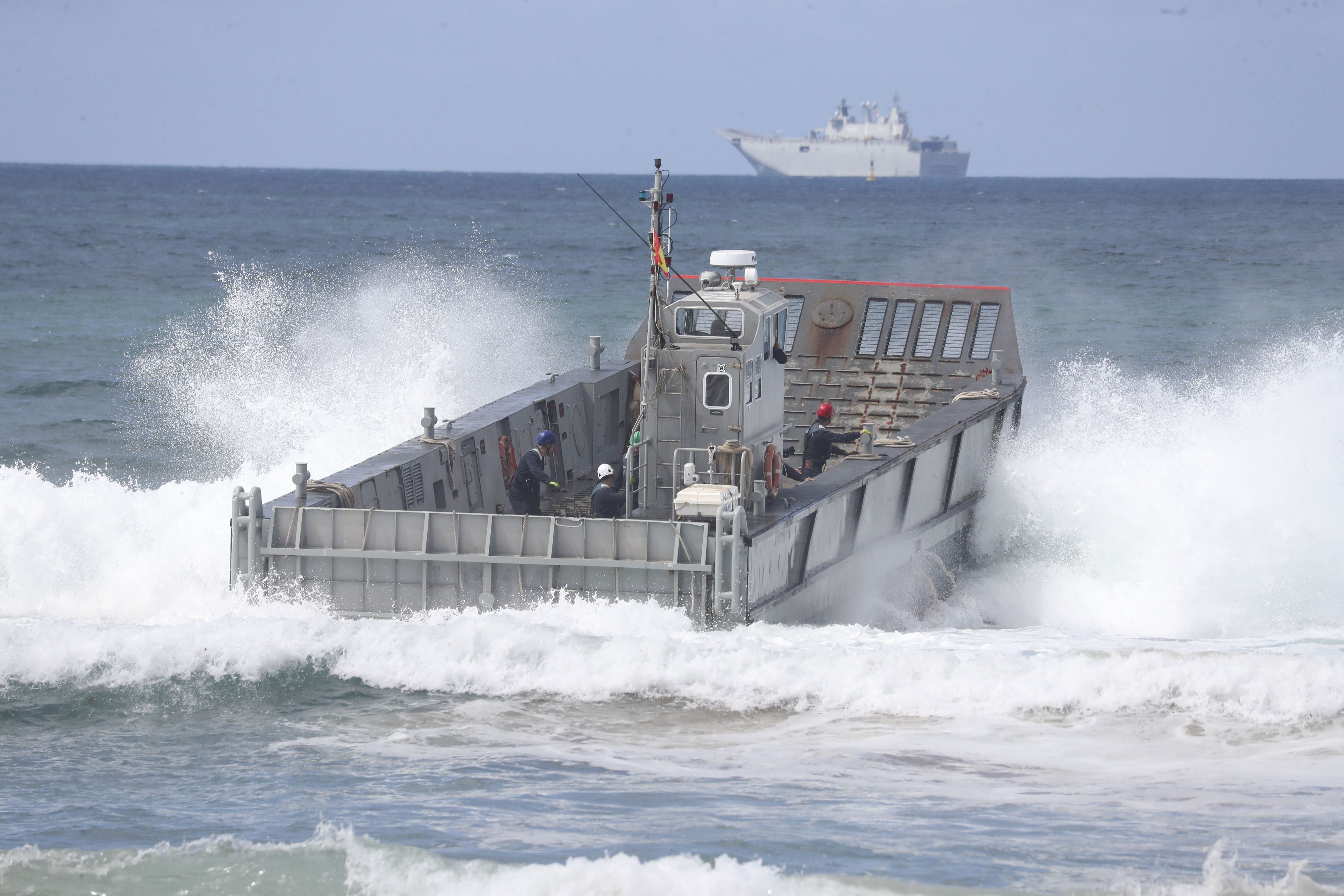 Gijón vive un desembarco de película del Ejército