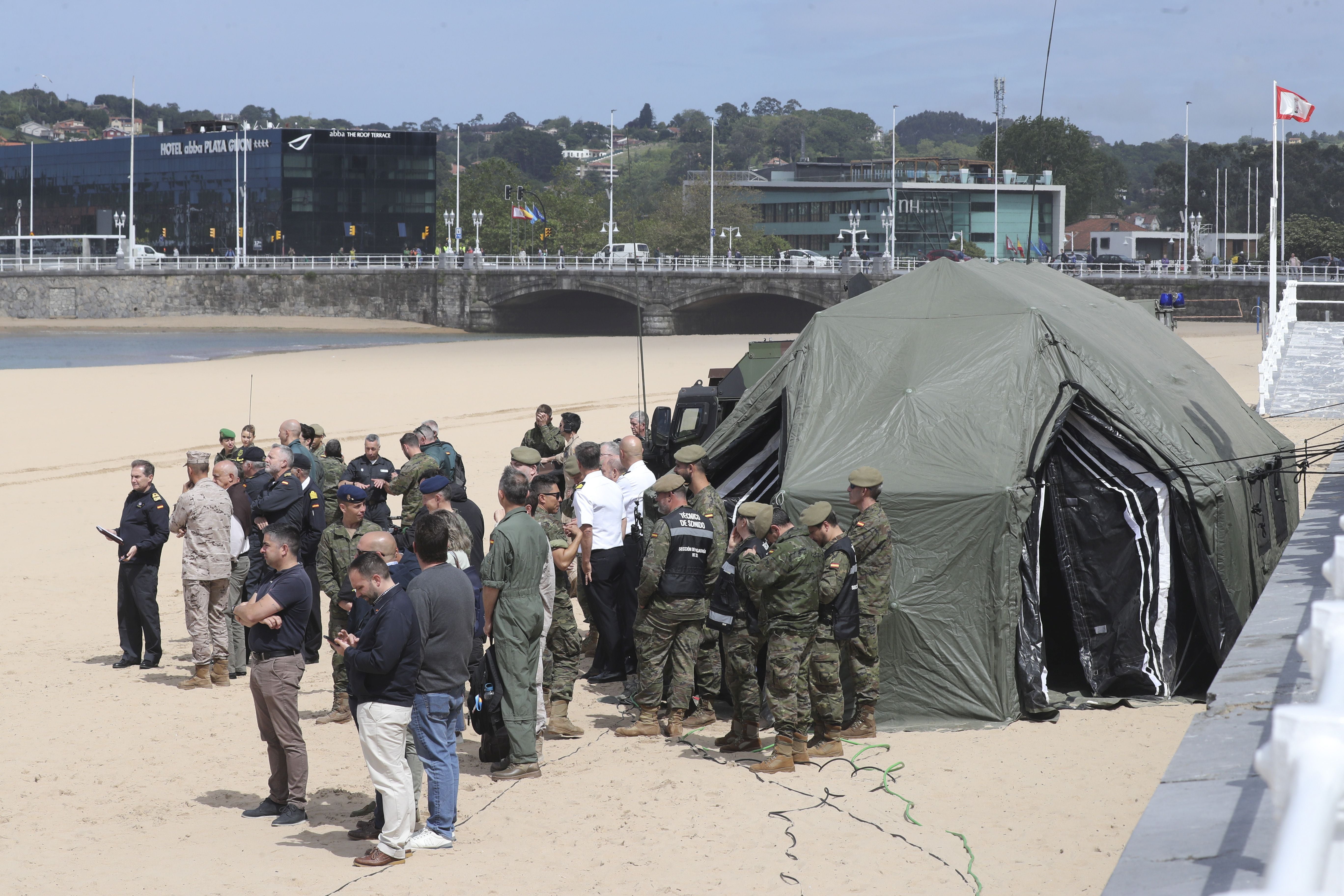 Gijón vive un desembarco de película del Ejército