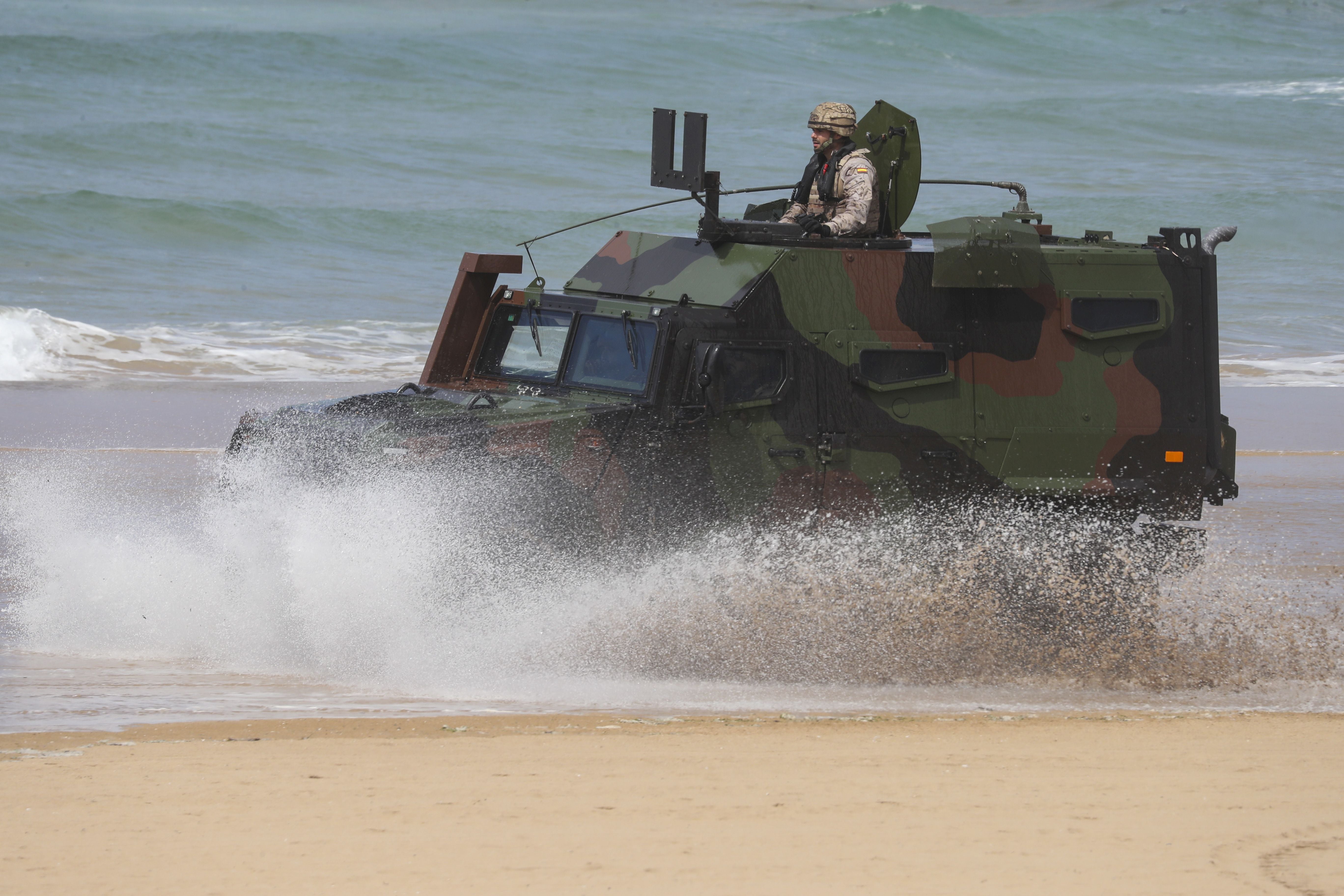 Gijón vive un desembarco de película del Ejército