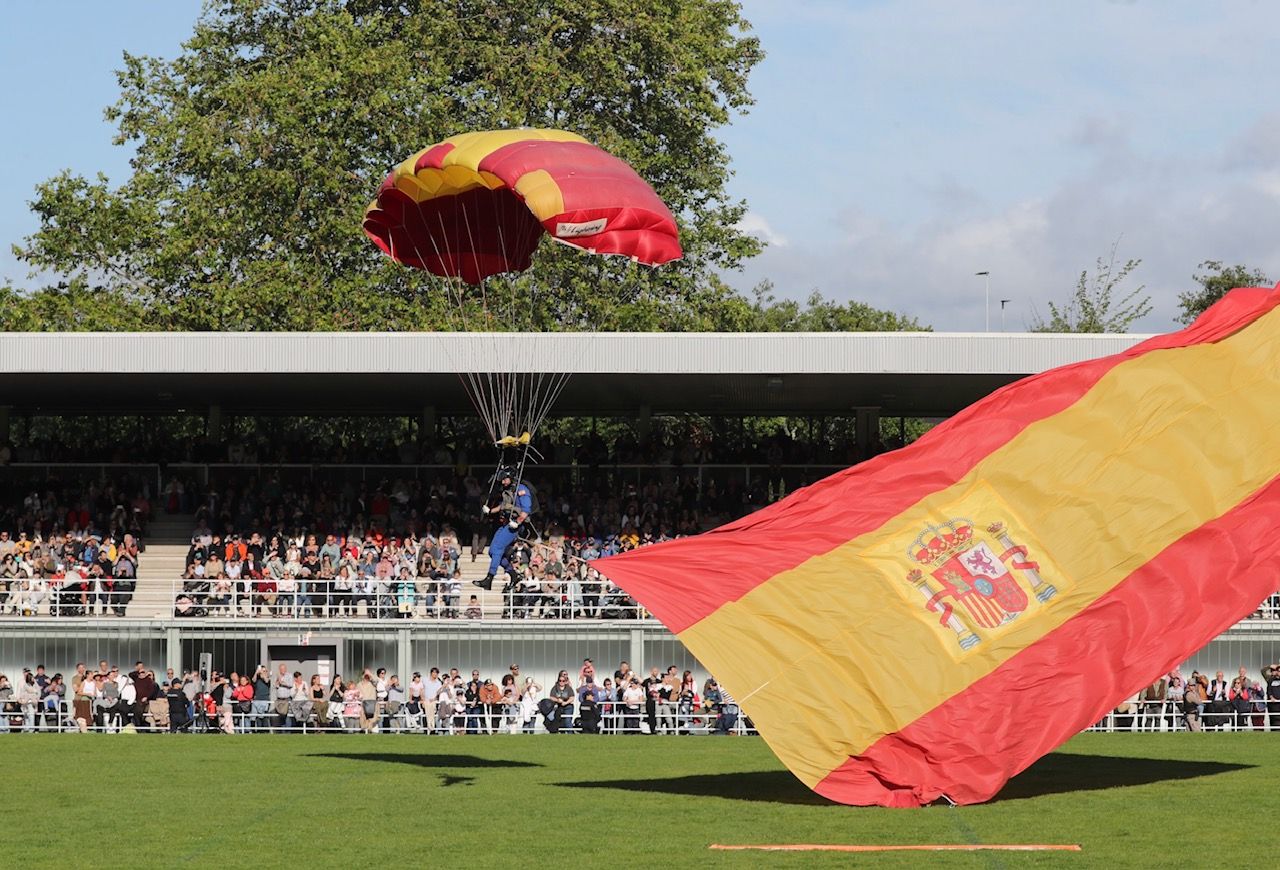 Las Mestas, escenario militar en Gijón