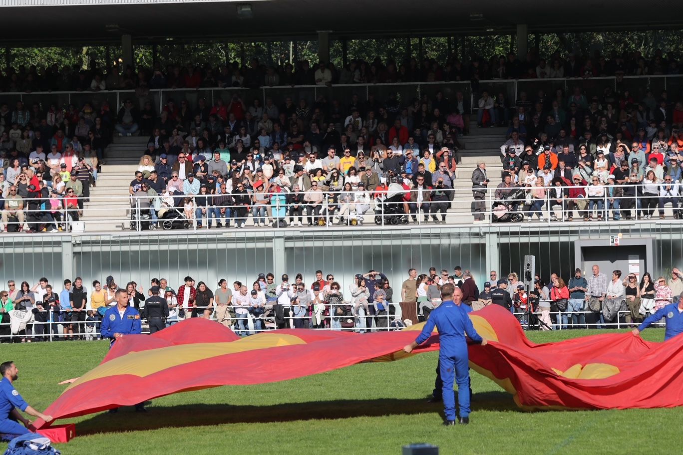 Las Mestas, escenario militar en Gijón