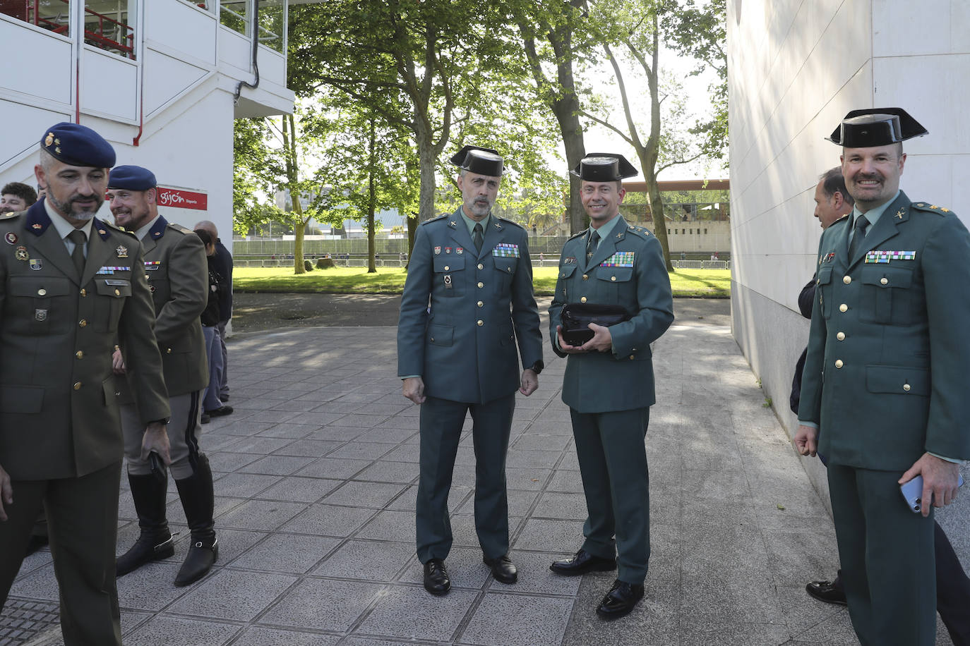 Las Mestas, escenario militar en Gijón