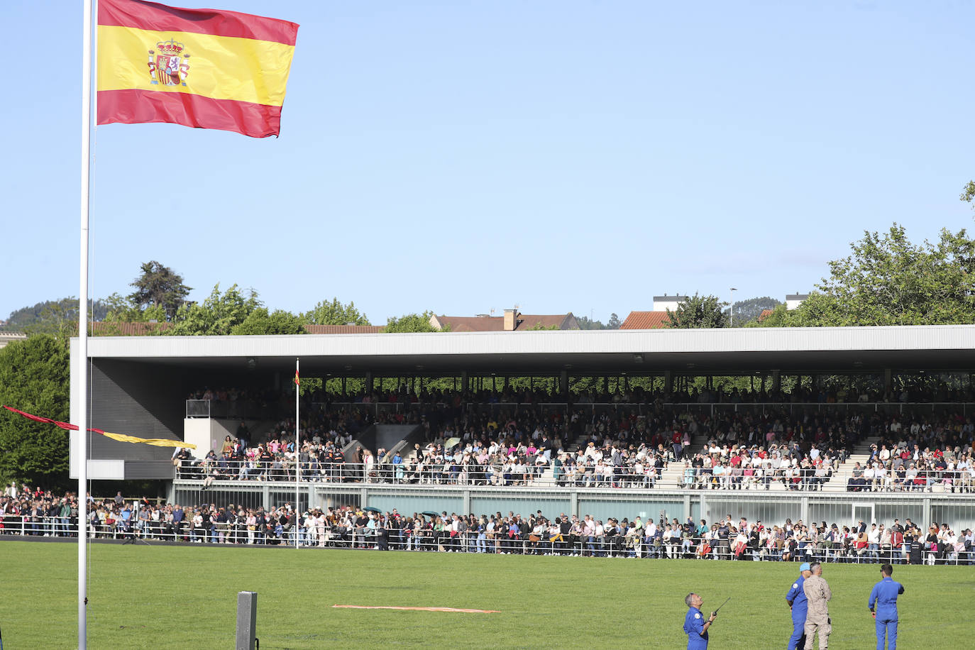 Las Mestas, escenario militar en Gijón