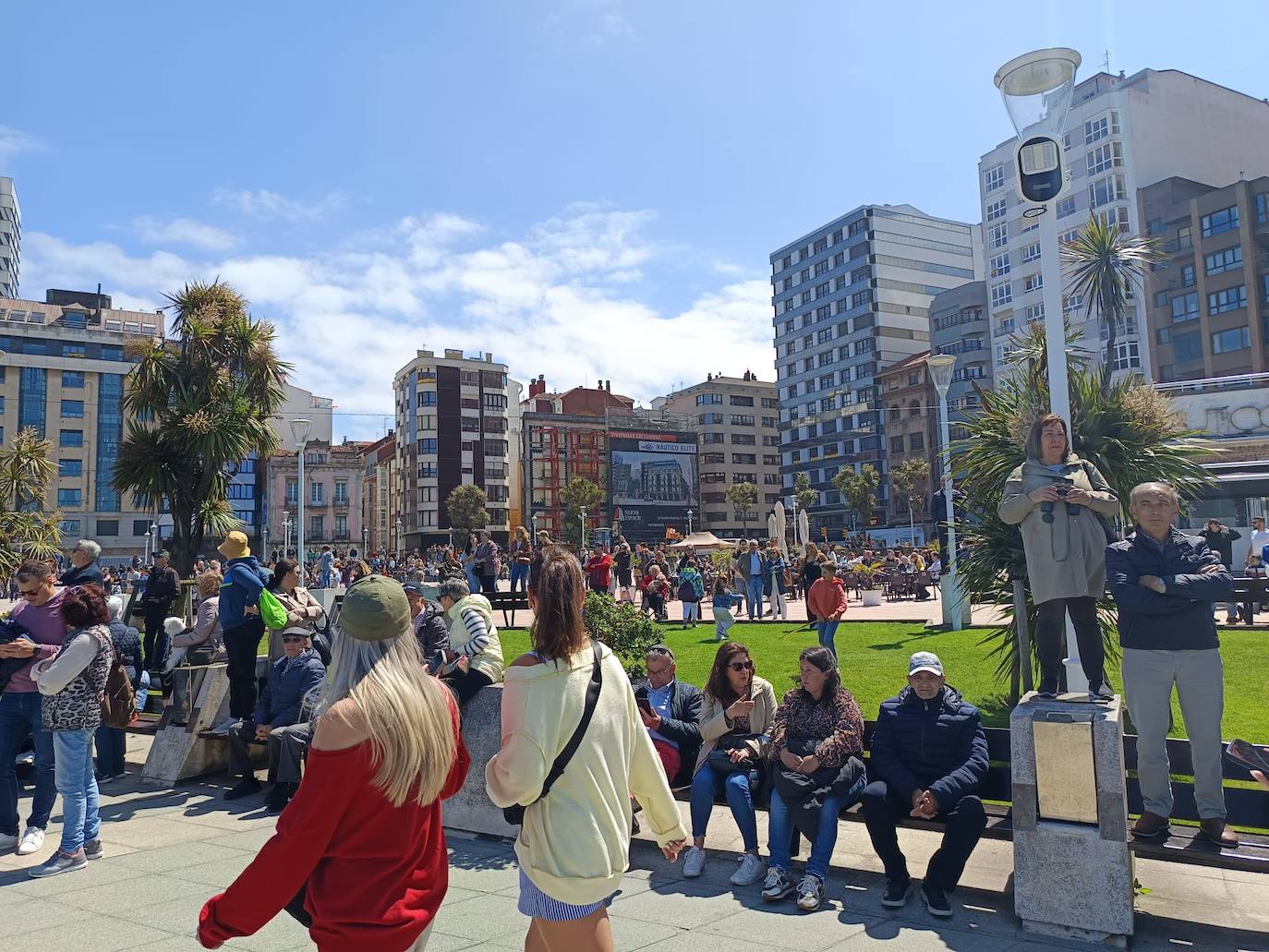 El Rey Felipe VI pasa revista a las tropas en Gijón: todas las fotos de un día histórico